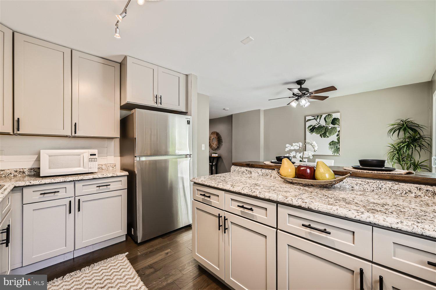 WOODSDALE MANOR - Residential