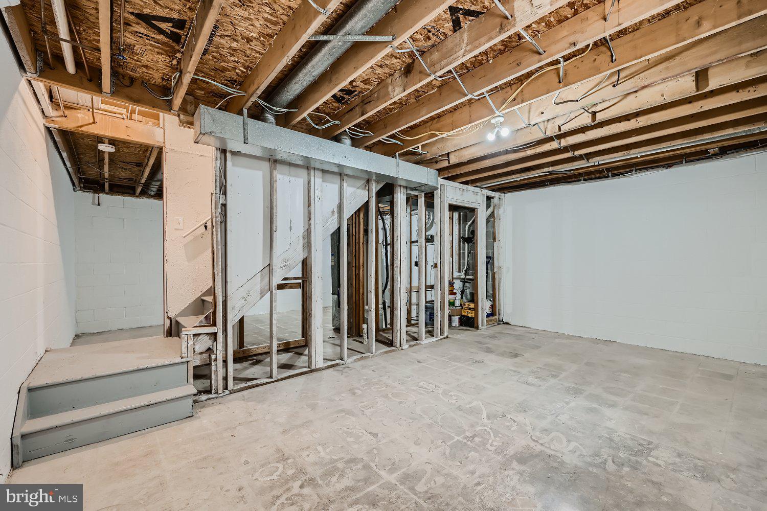 WOODSDALE MANOR - Residential