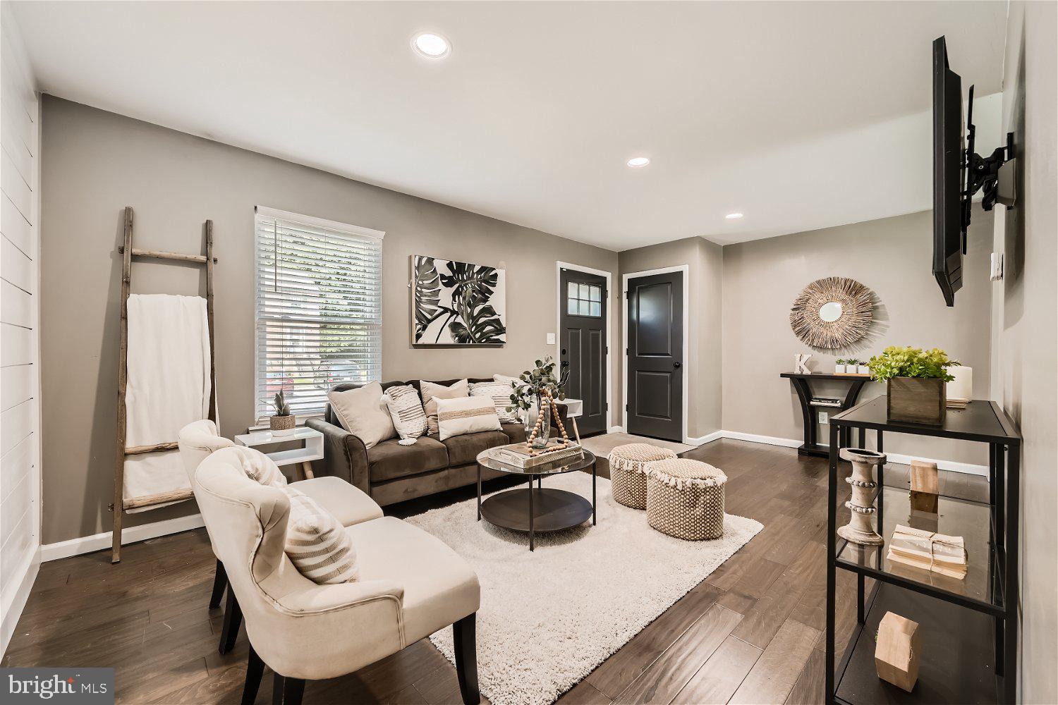 WOODSDALE MANOR - Residential