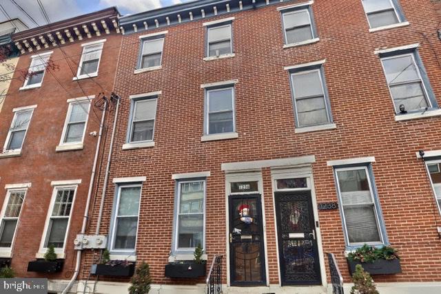 SPECIAL OPPORTUNITY! Newly renovated first level apartment with modern charm and convenience. Step right into the beautiful updated kitchen with stainless steel LG premium appliances. Gorgeous hardwood floors throughout and full size Samsung washer and dryer. Private rear patio with access to grill and seating. Steps away from park, coffee shops, restaurants and shopping. Inquire today about scheduling a tour!