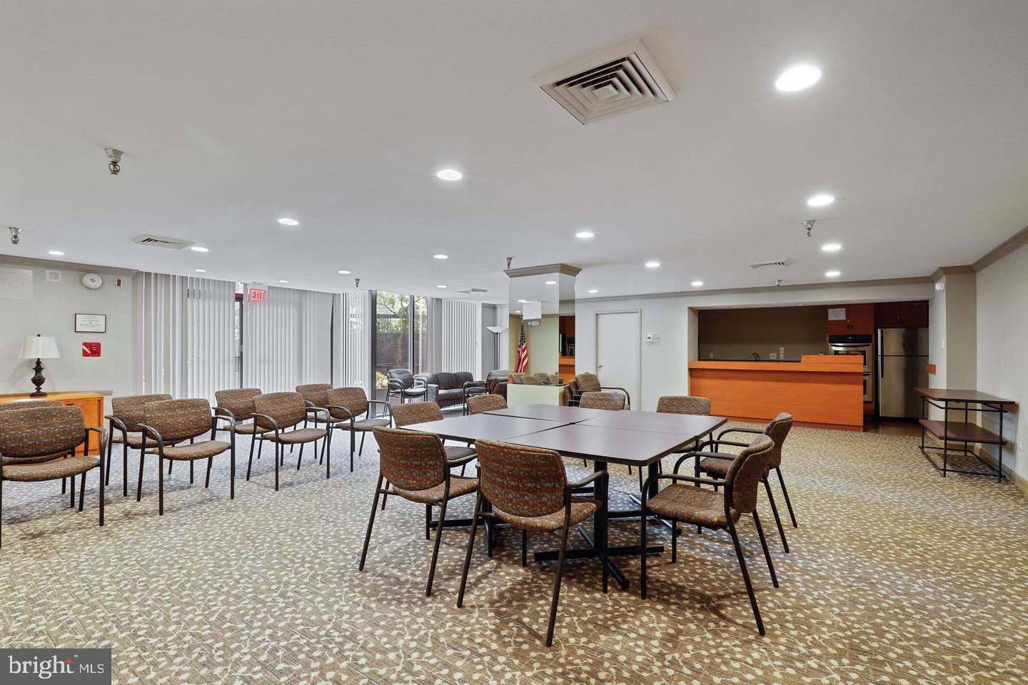 CHELSEA TOWERS - Residential