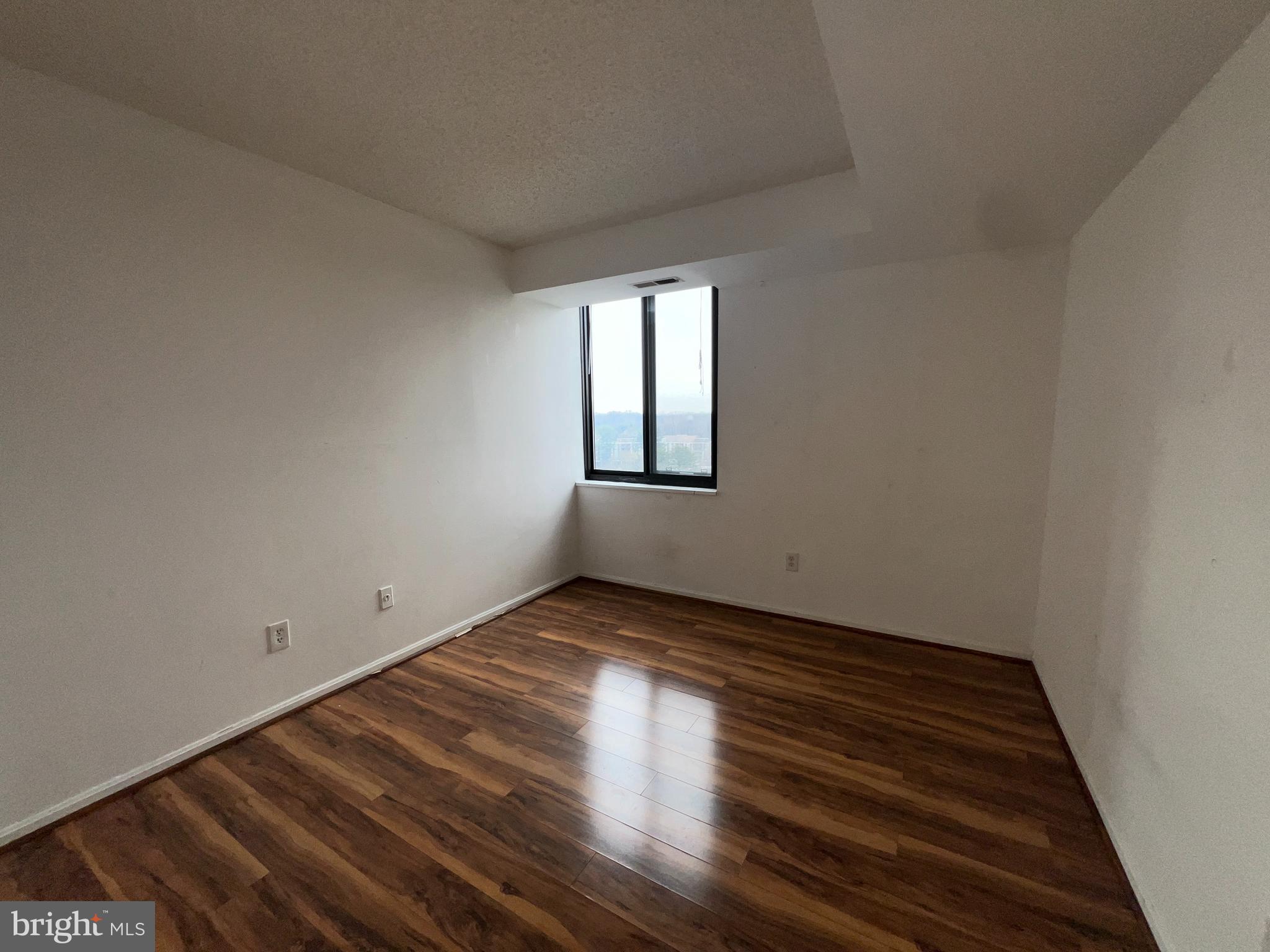 CHELSEA TOWERS - Residential