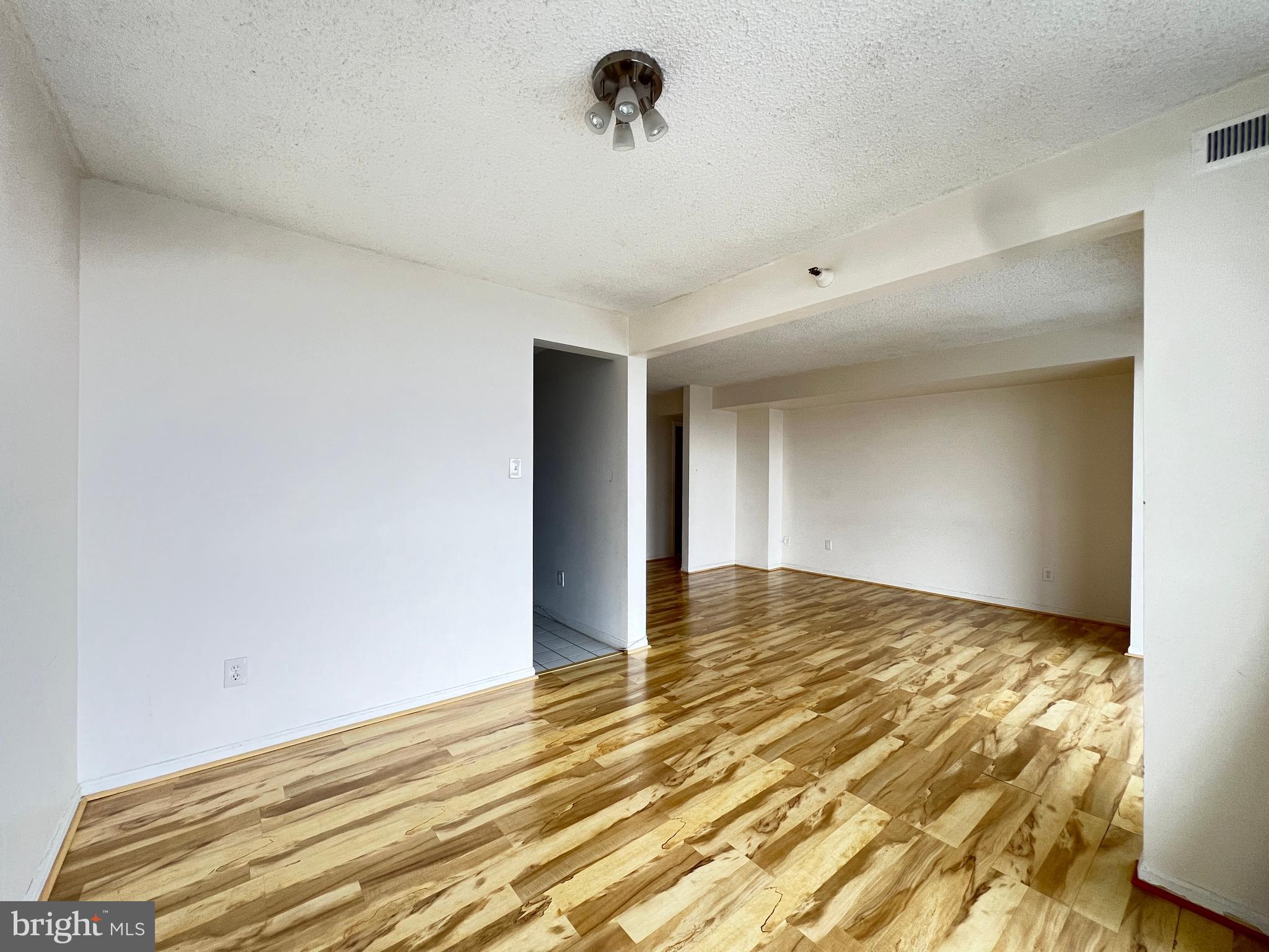 CHELSEA TOWERS - Residential