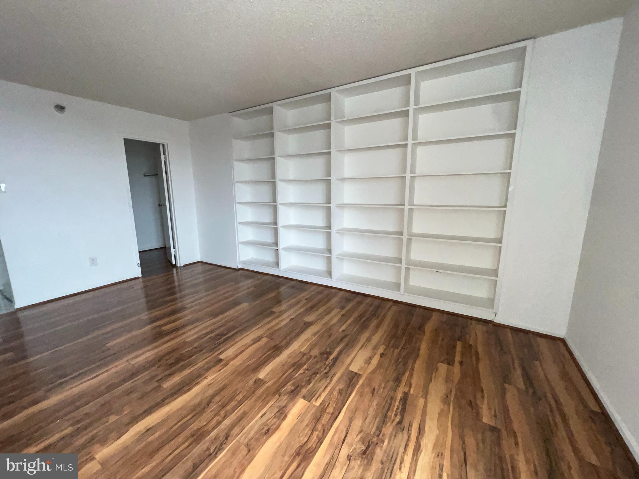 CHELSEA TOWERS - Residential