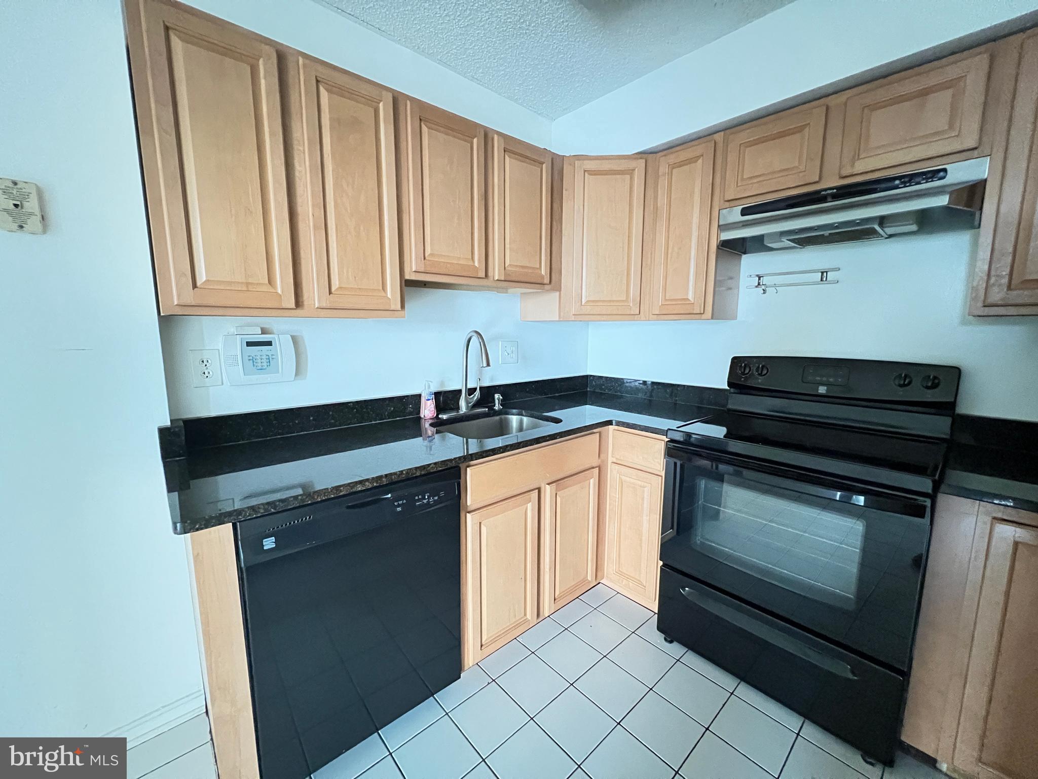 CHELSEA TOWERS - Residential