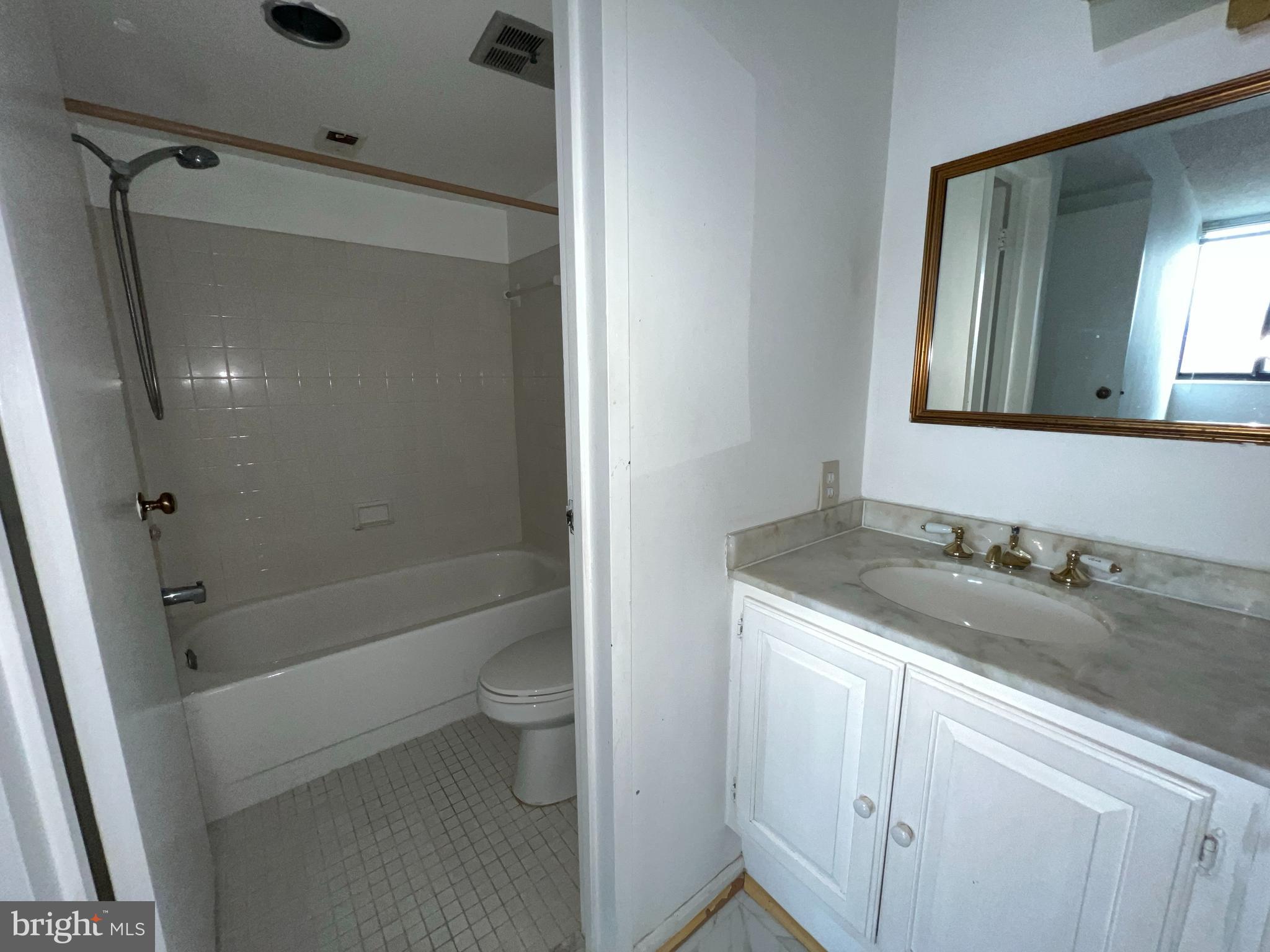 CHELSEA TOWERS - Residential