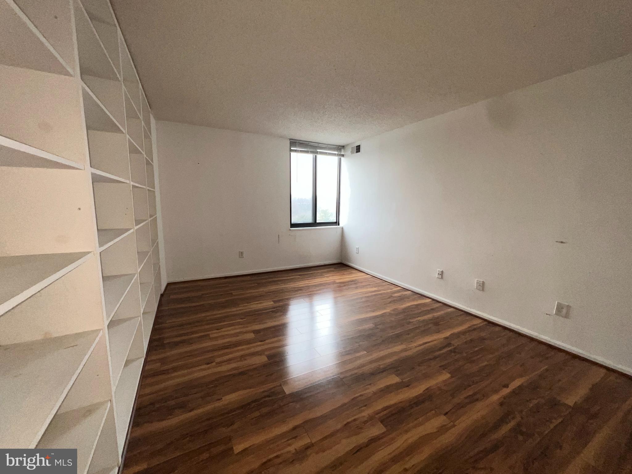 CHELSEA TOWERS - Residential