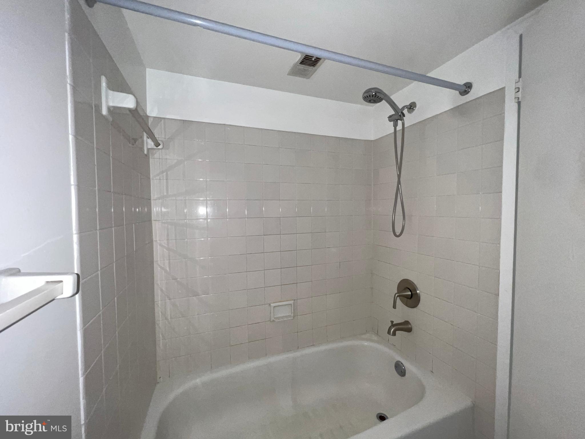 CHELSEA TOWERS - Residential