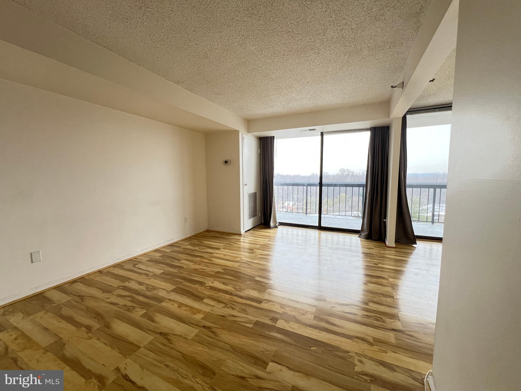 CHELSEA TOWERS - Residential