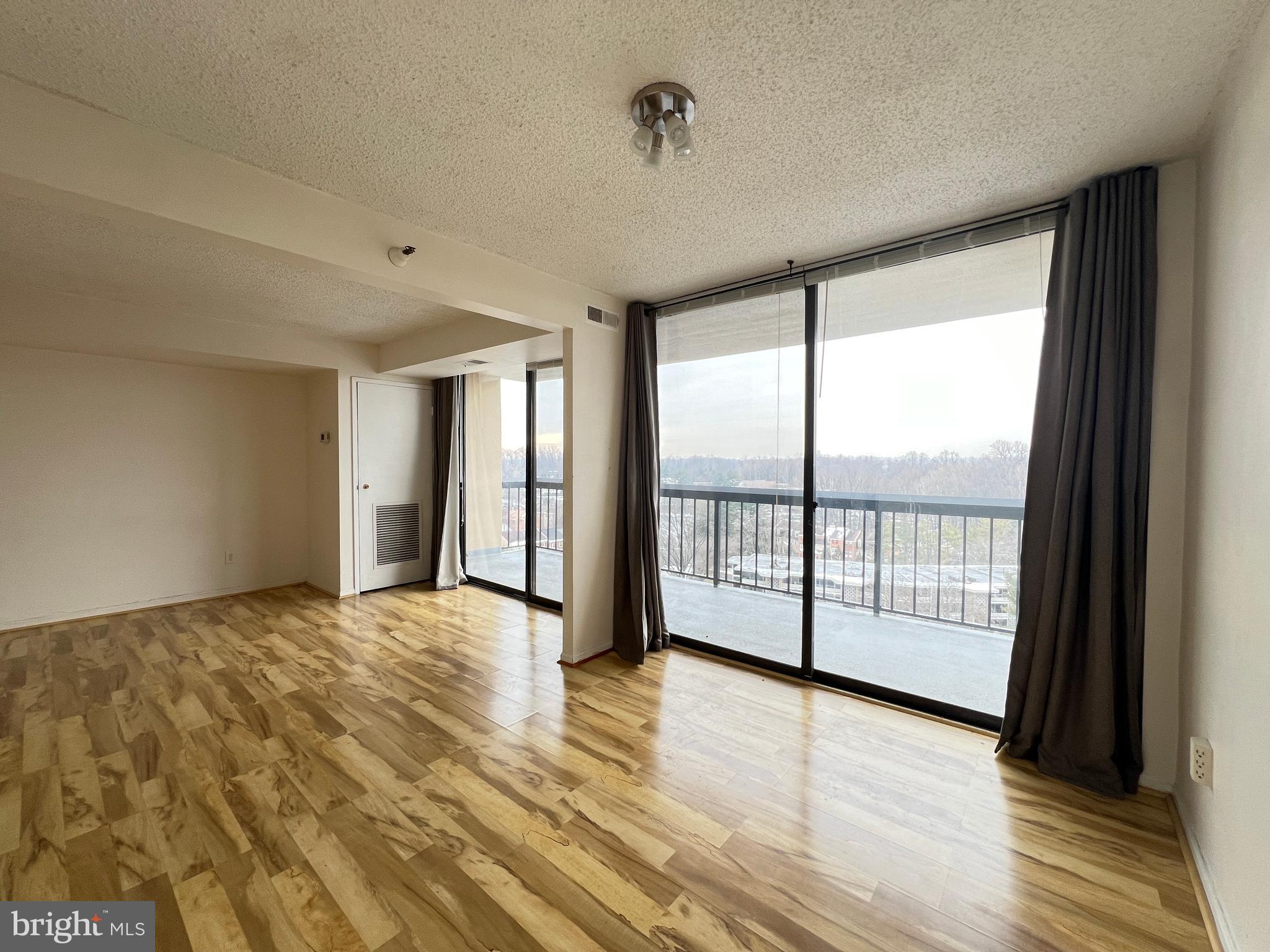 CHELSEA TOWERS - Residential