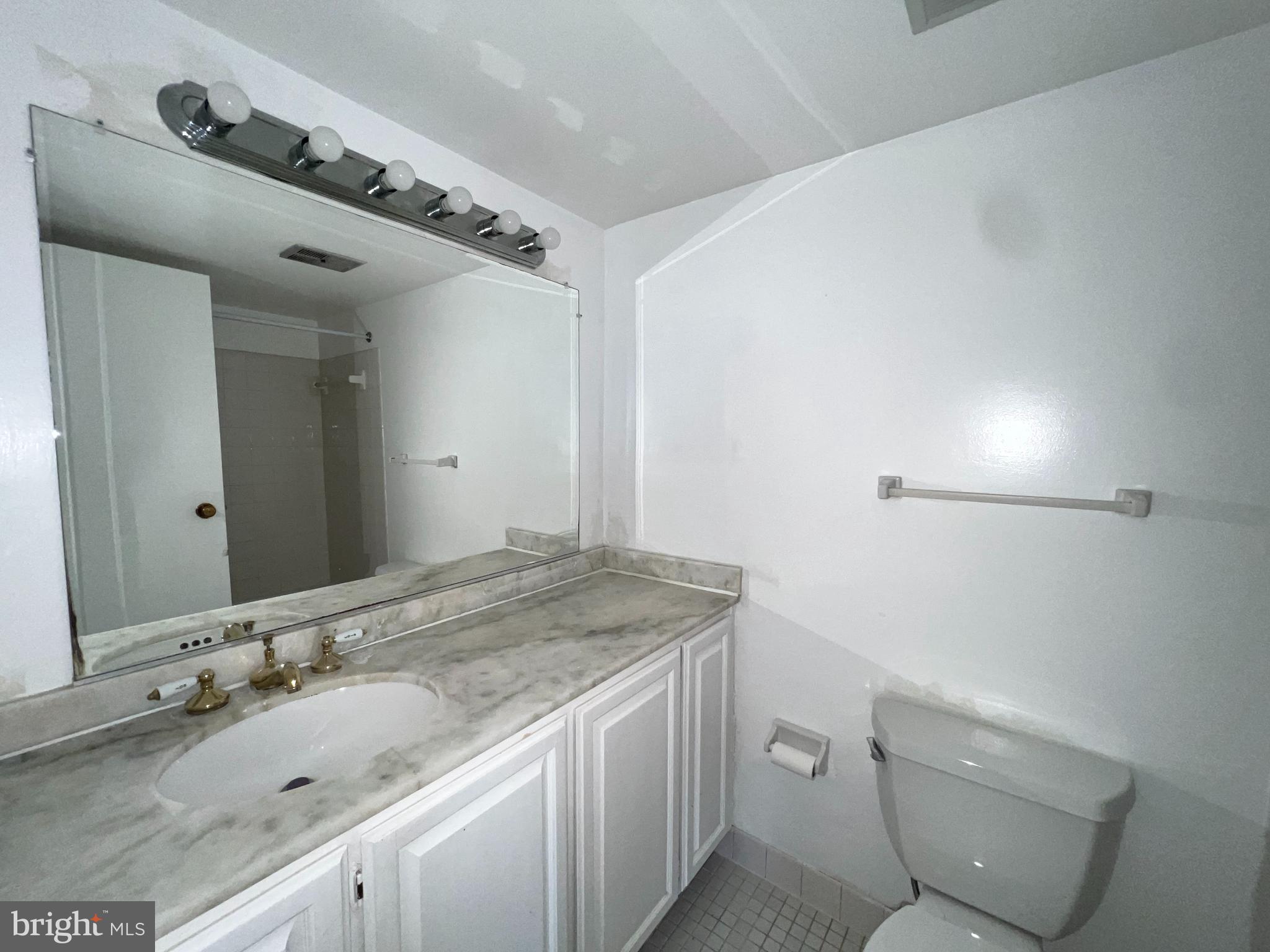 CHELSEA TOWERS - Residential