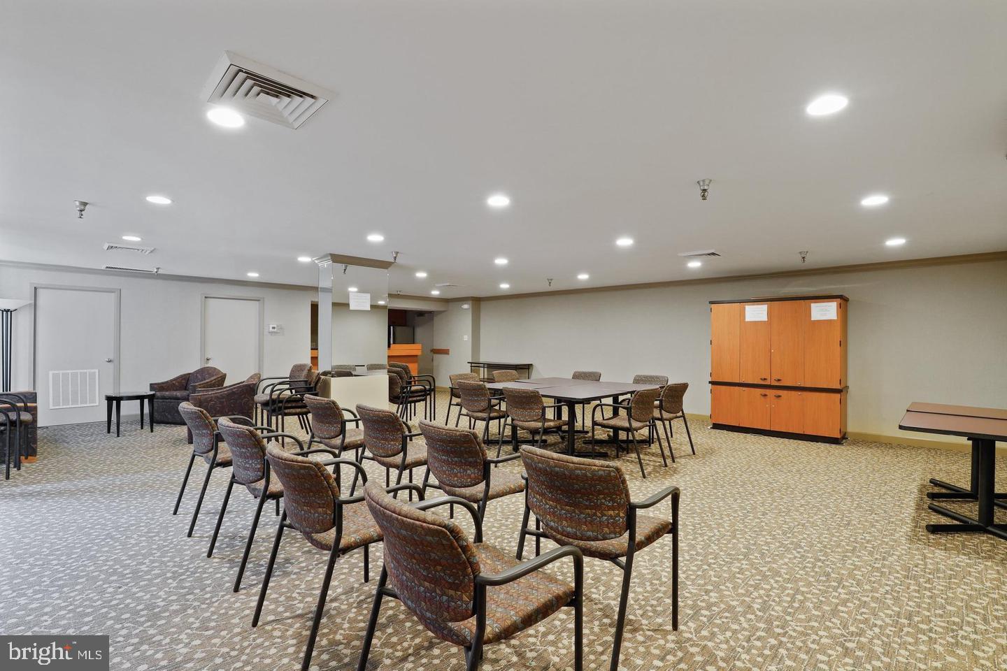 CHELSEA TOWERS - Residential