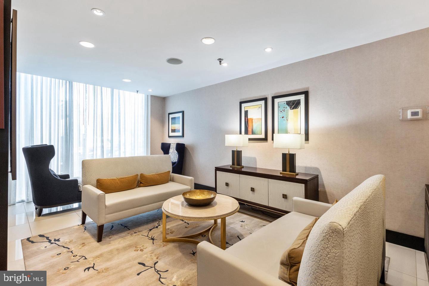 CHELSEA TOWERS - Residential