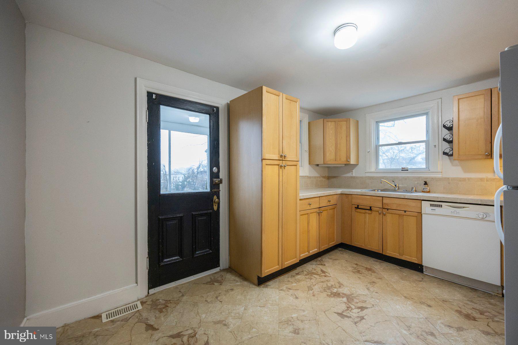 HAMPDEN HISTORIC DISTRICT - Residential Lease