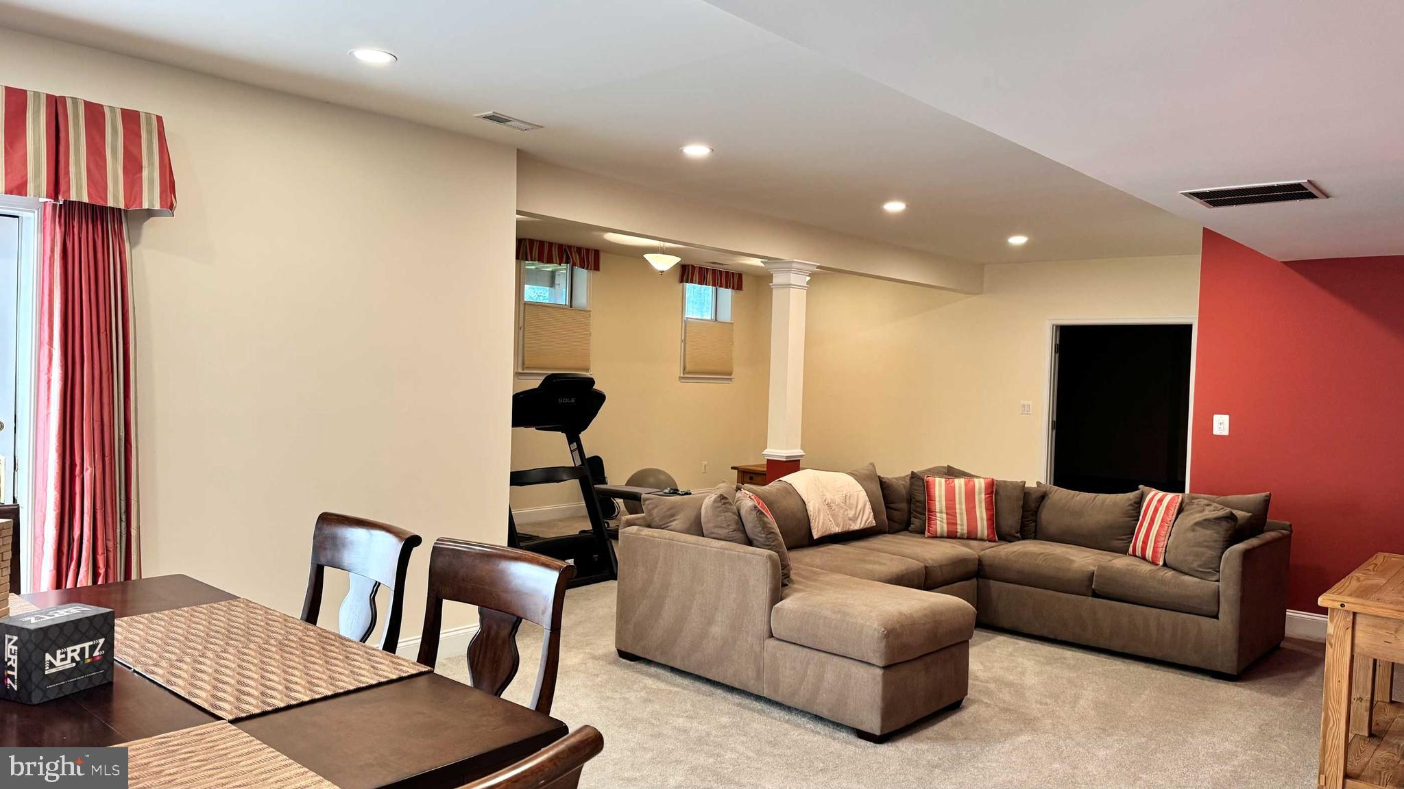 SOUTH RIDING - Residential