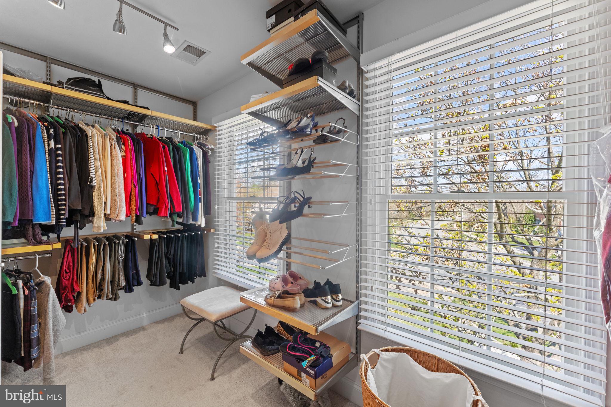 SOUTH RIDING - Residential