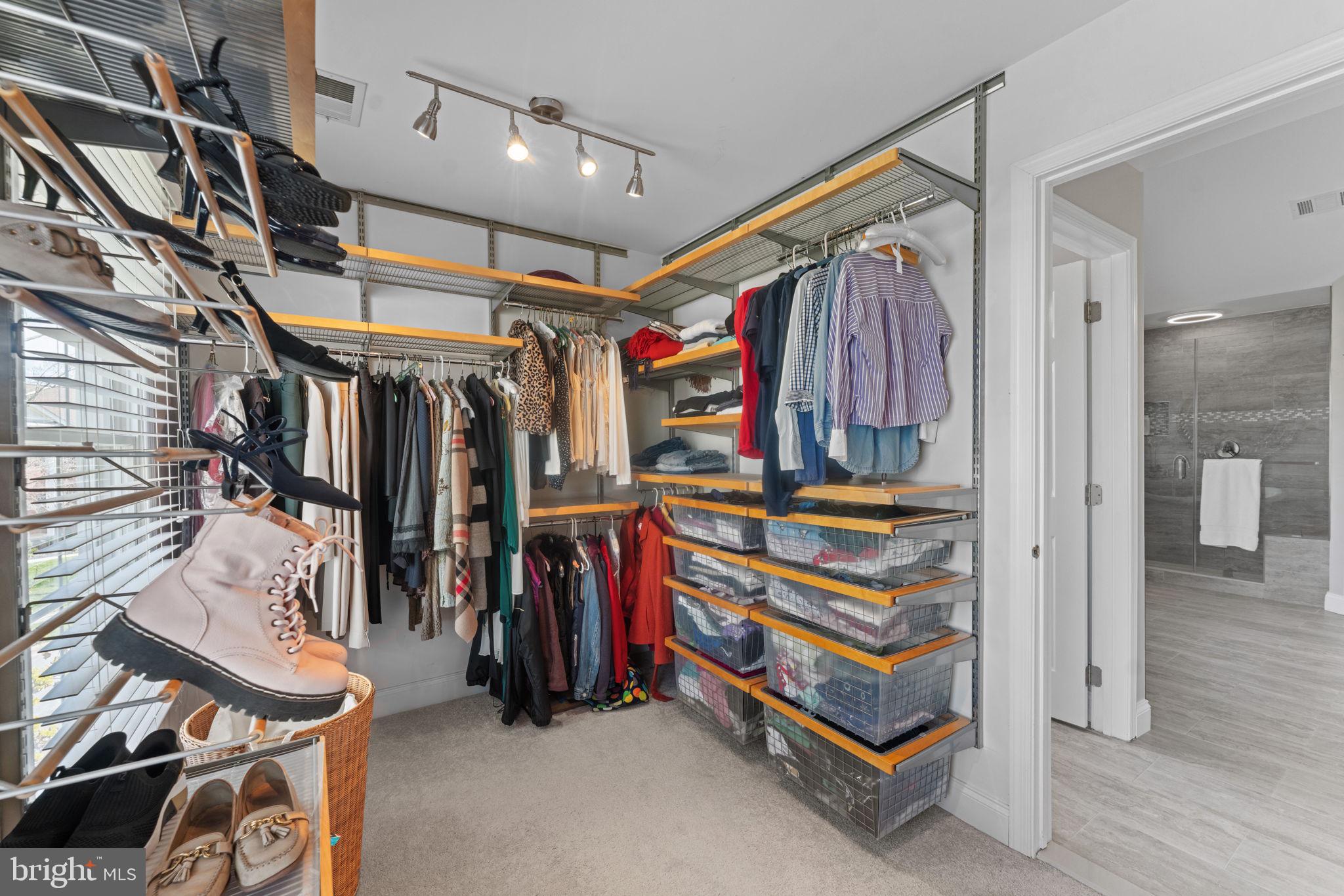 SOUTH RIDING - Residential