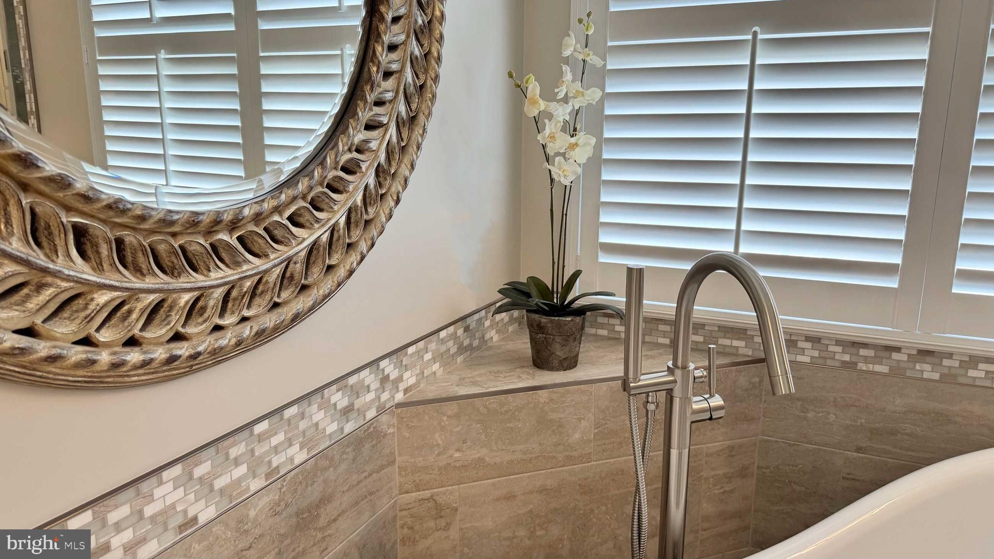 SOUTH RIDING - Residential