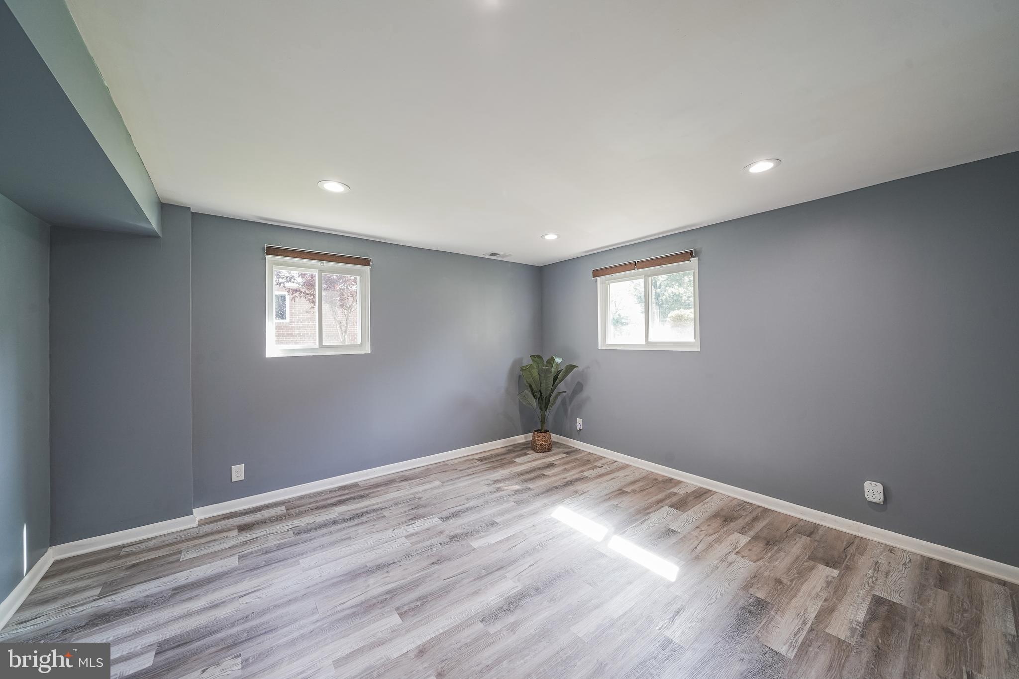 MONTROSE - Residential