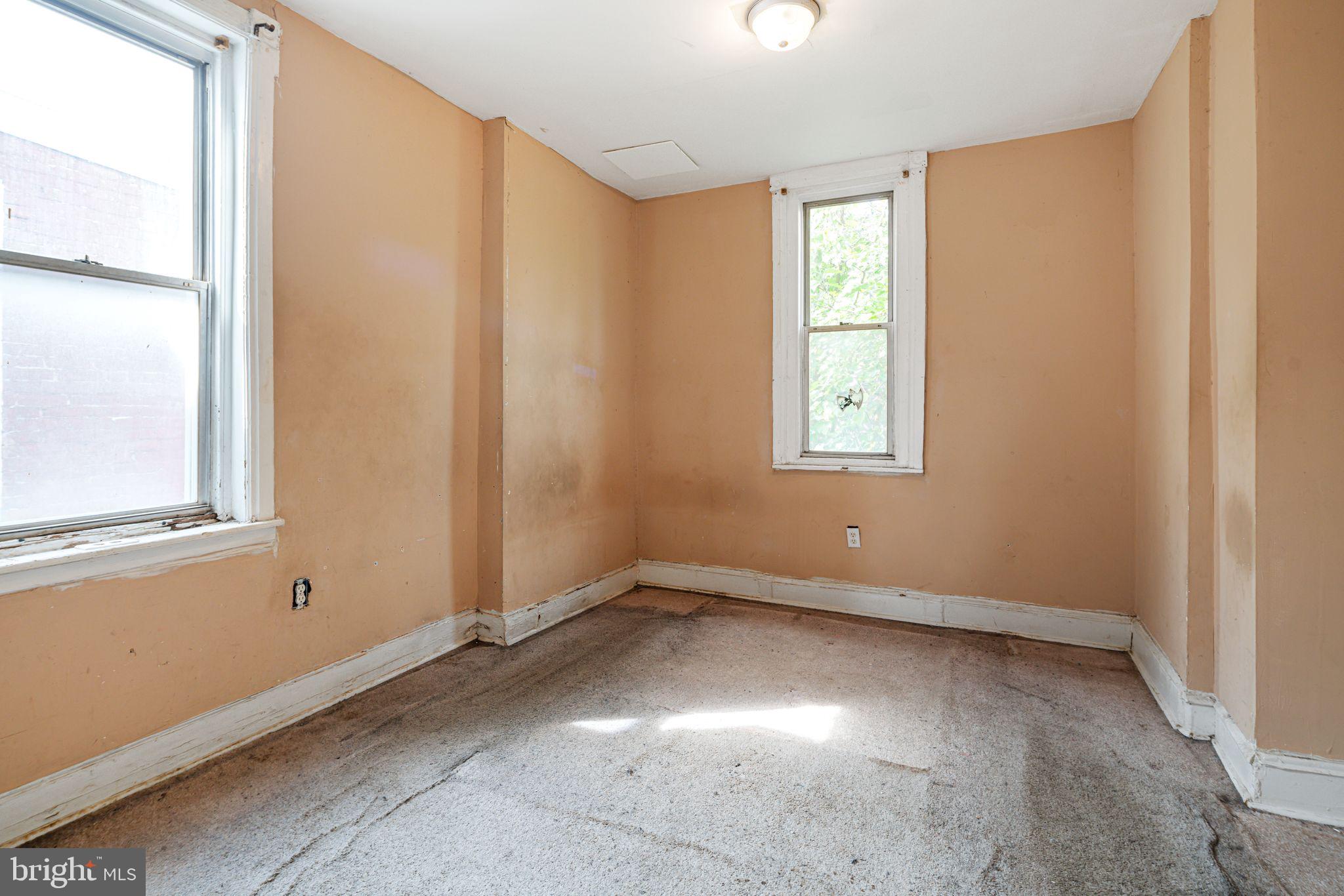 STRAWBERRY MANSION - Residential