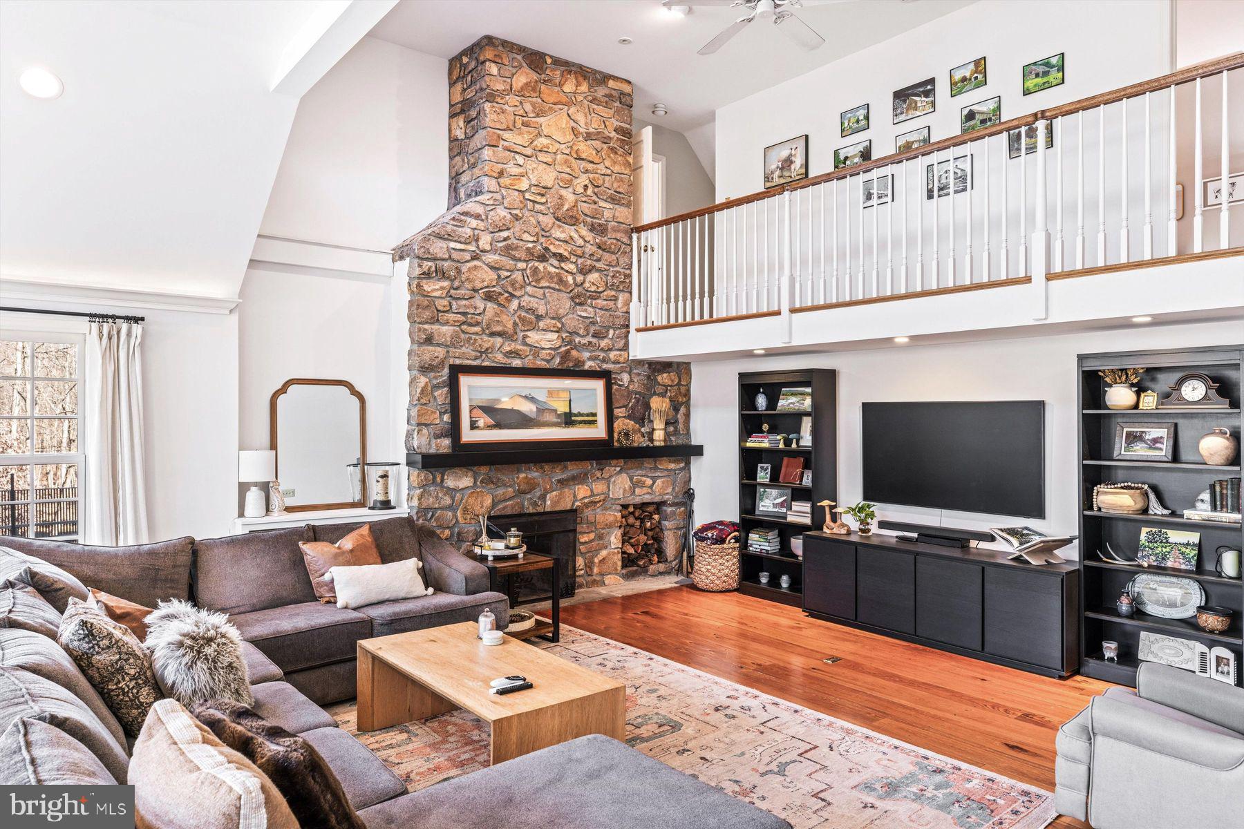 STONE MOUNT @ JERI - Residential