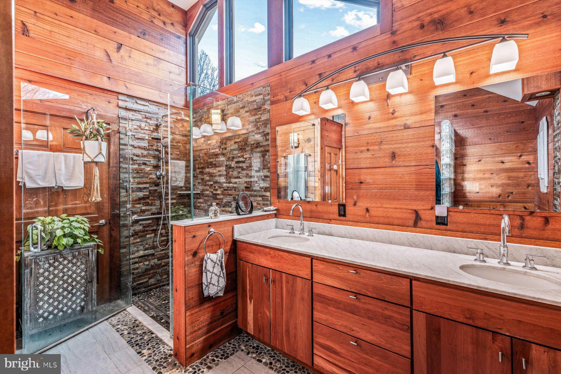 STONE MOUNT @ JERI - Residential