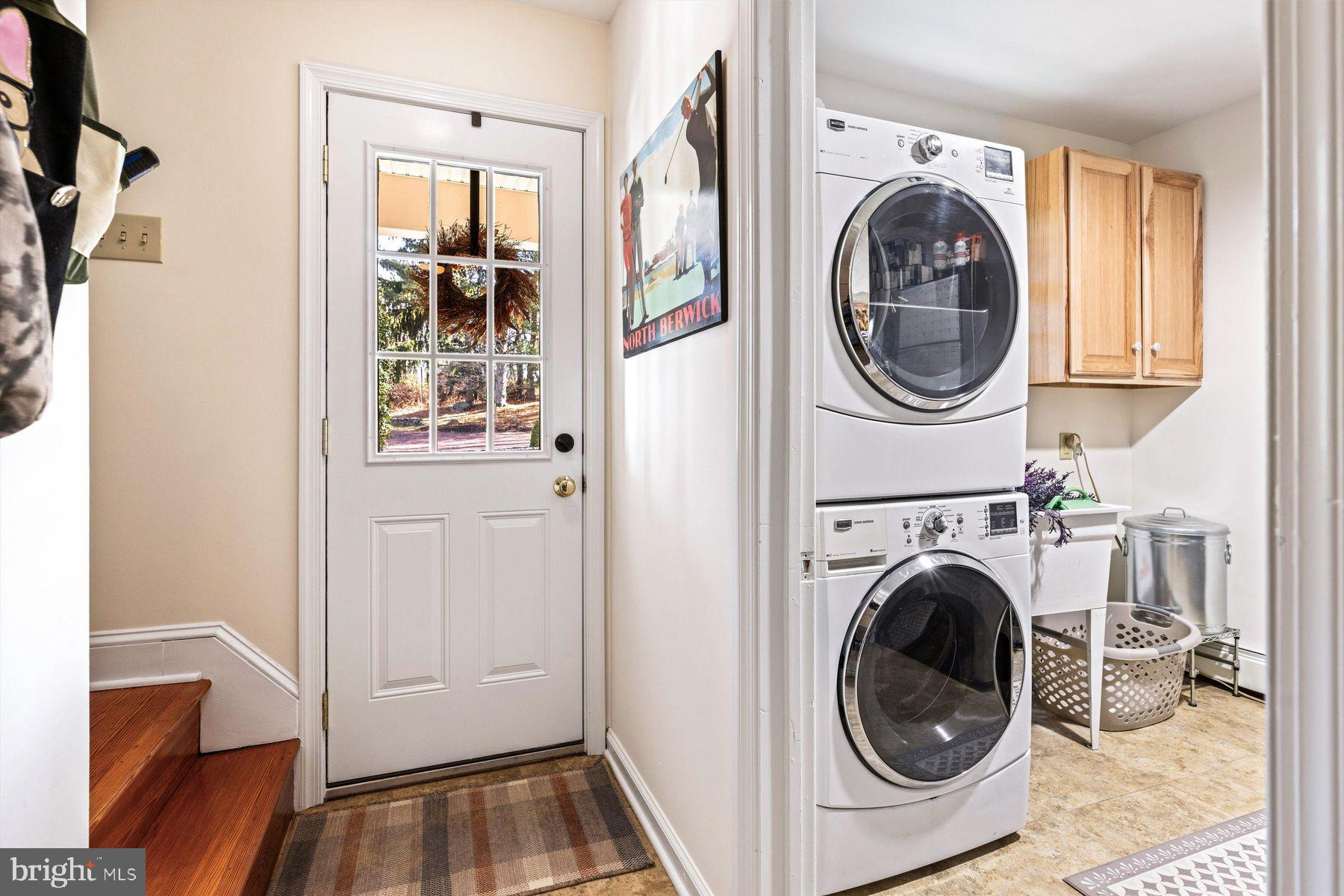 STONE MOUNT @ JERI - Residential