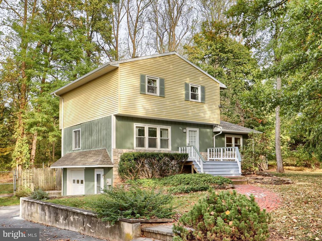 Photo of 85 Hilldale Road, ETTERS, PA 17319 (MLS # PAYK2088692)