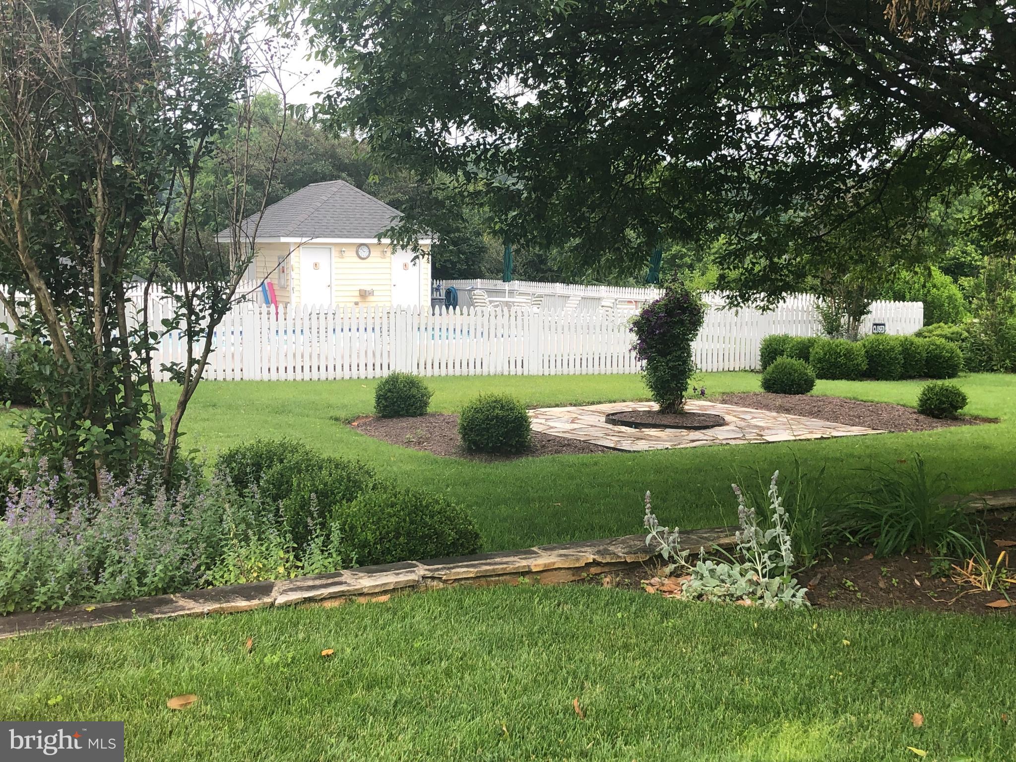 SUFFIELD MEADOWS - Residential