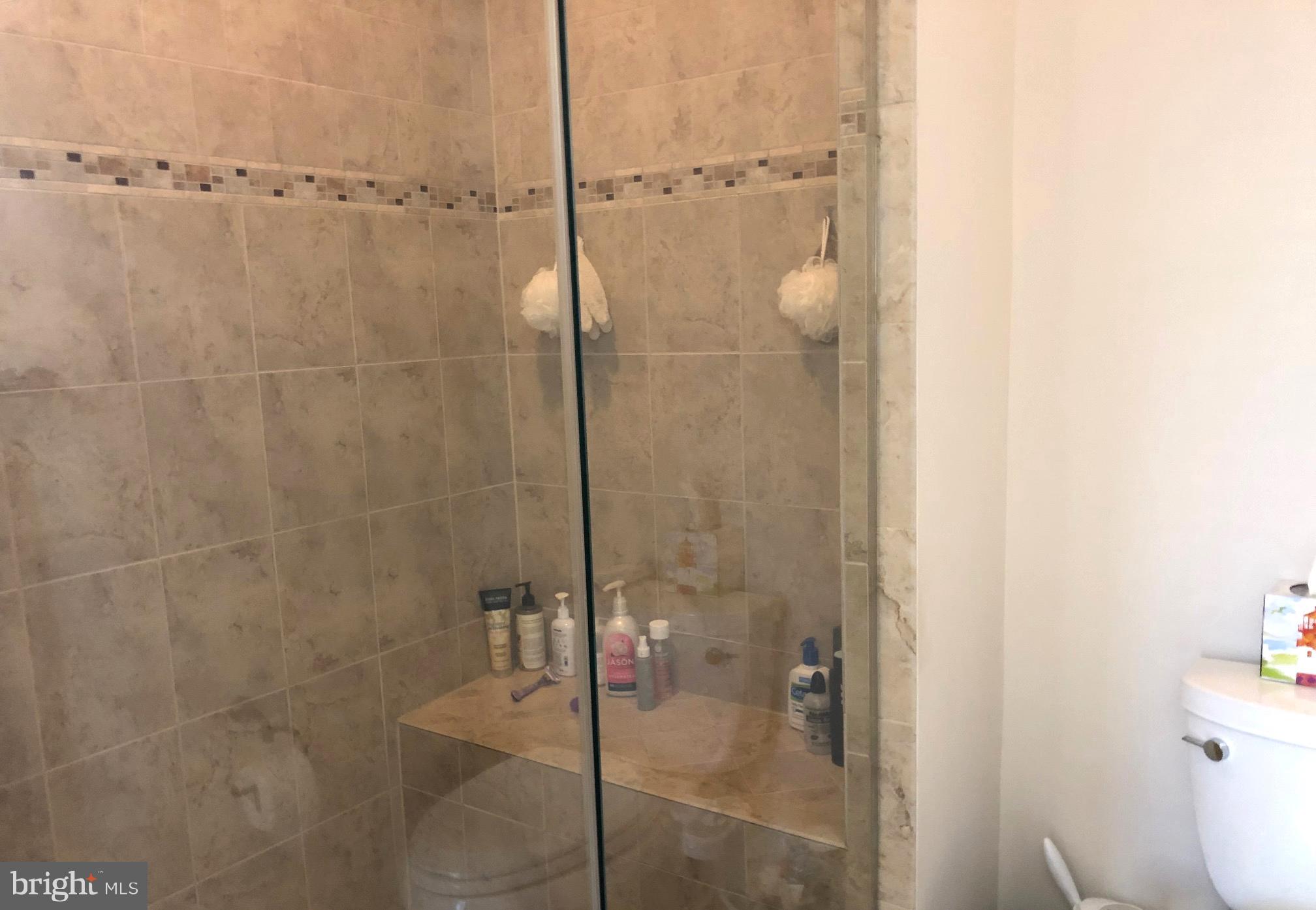 HIGHVIEW PARK - Residential Lease