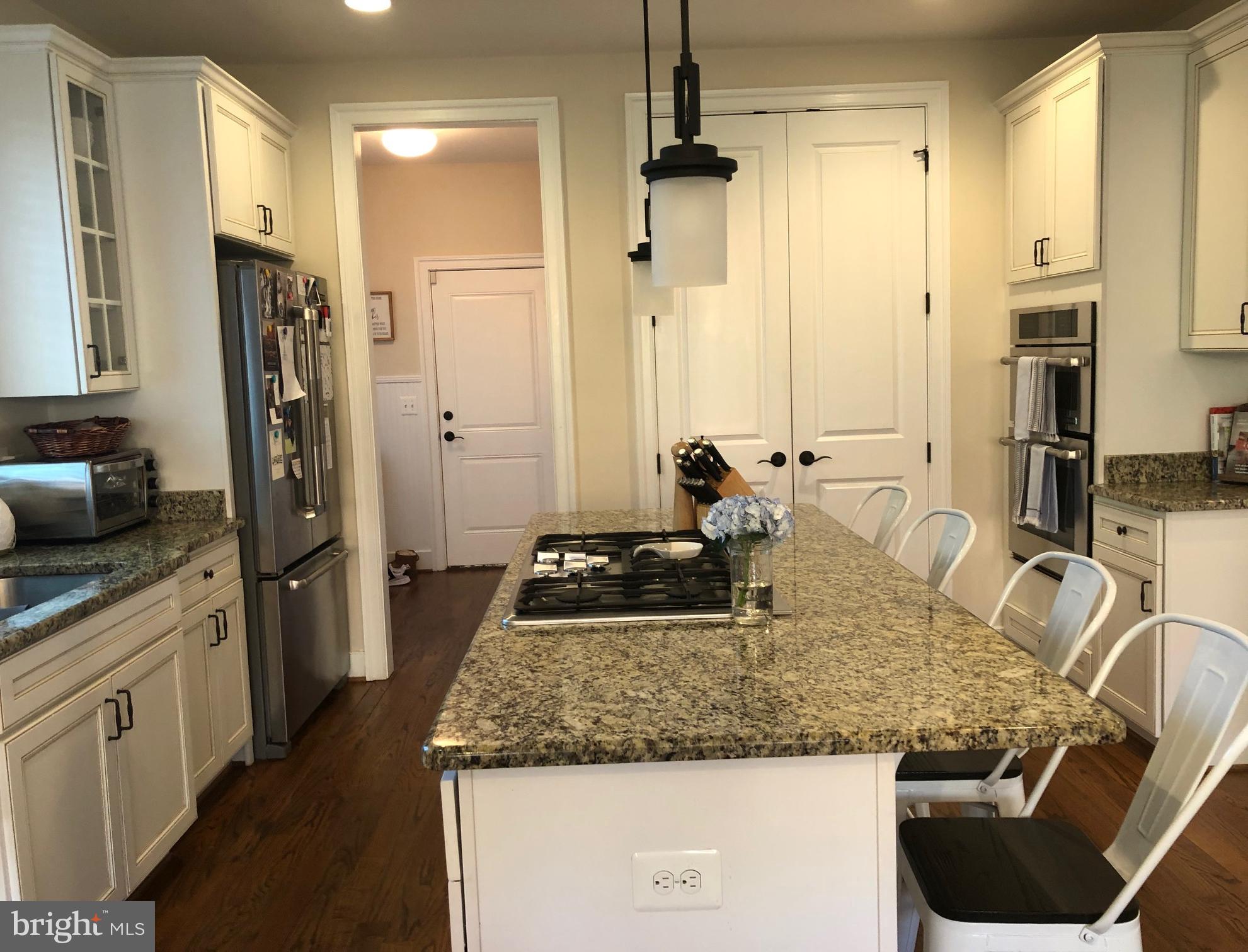 HIGHVIEW PARK - Residential Lease