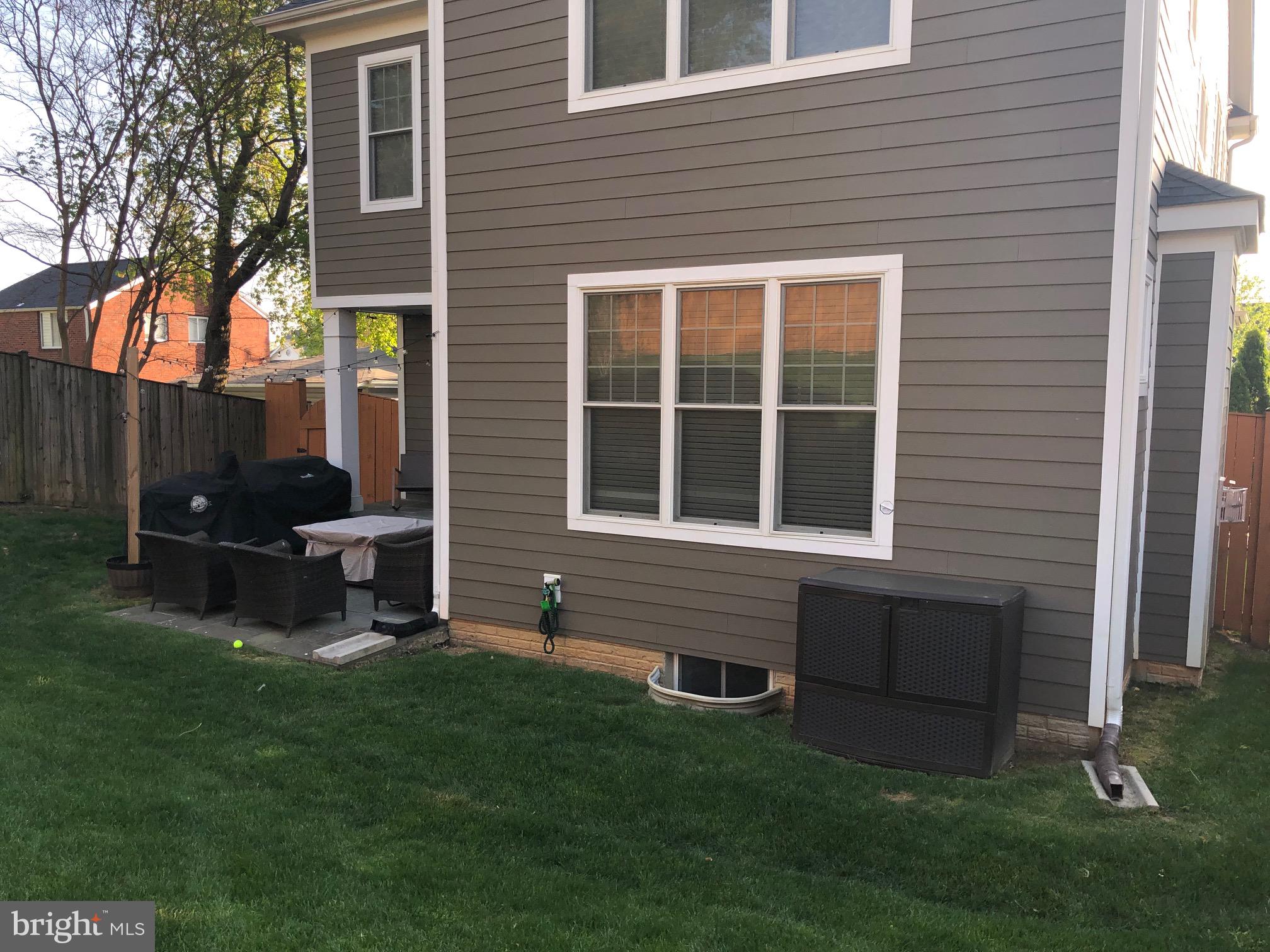 HIGHVIEW PARK - Residential Lease