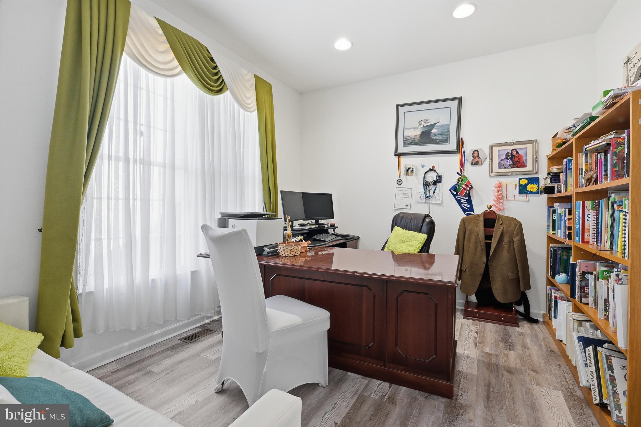 RED LION CHASE - Residential