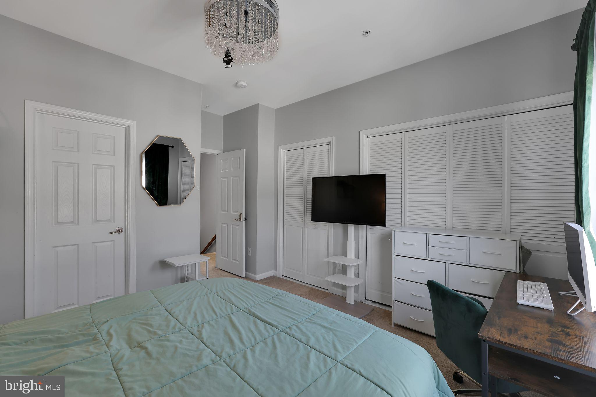 HOWARD SQUARE - Residential