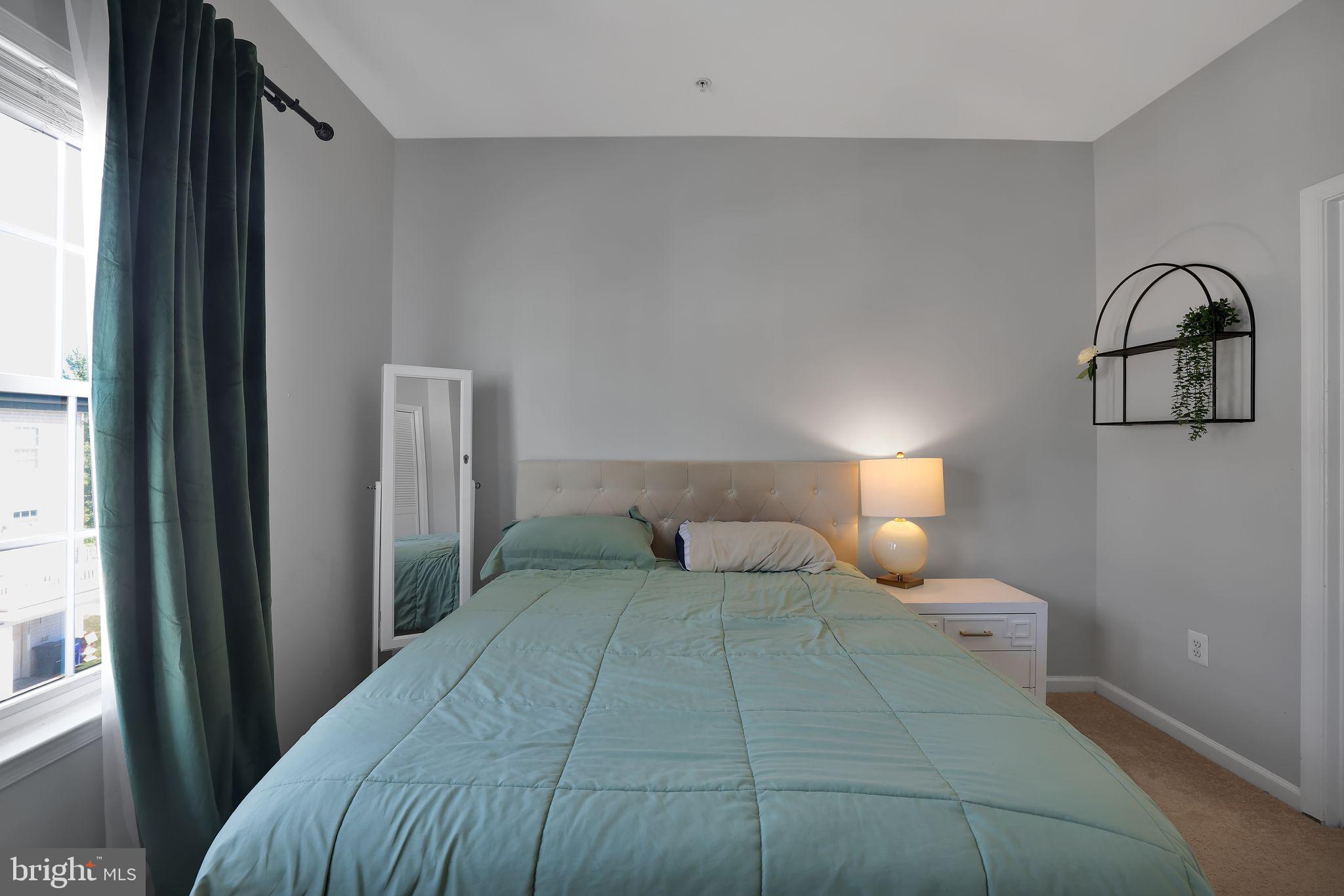 HOWARD SQUARE - Residential