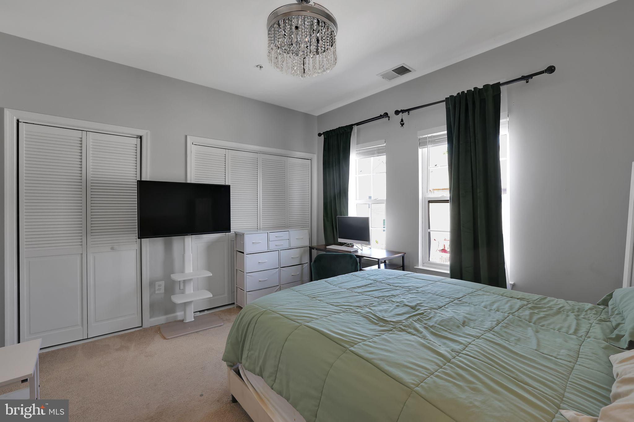 HOWARD SQUARE - Residential