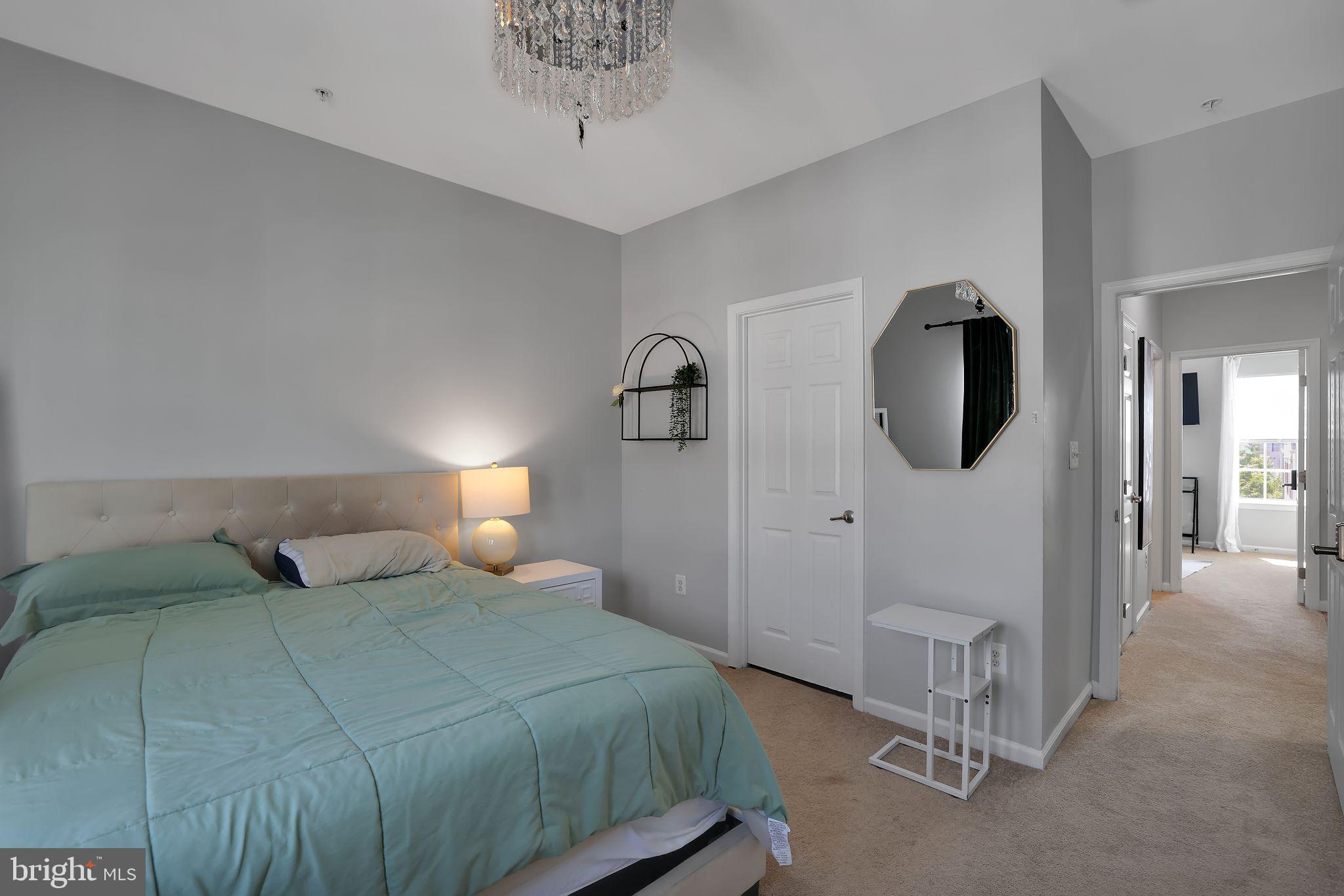 HOWARD SQUARE - Residential