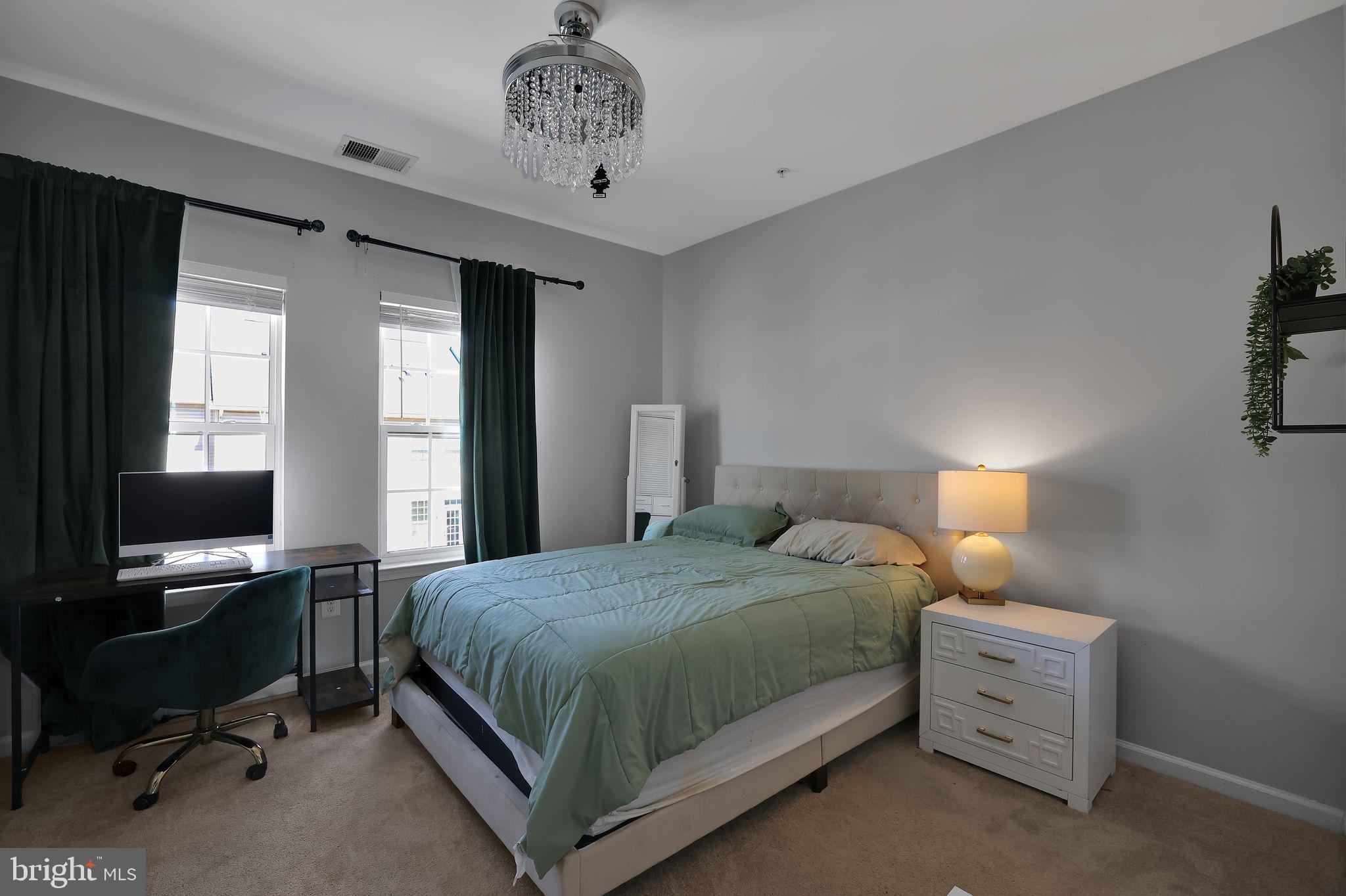 HOWARD SQUARE - Residential