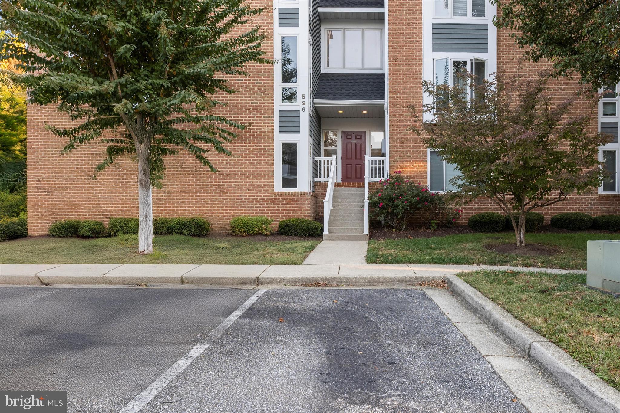 FAIRWAYS BAY HILLS CONDOMINIUMS - Residential