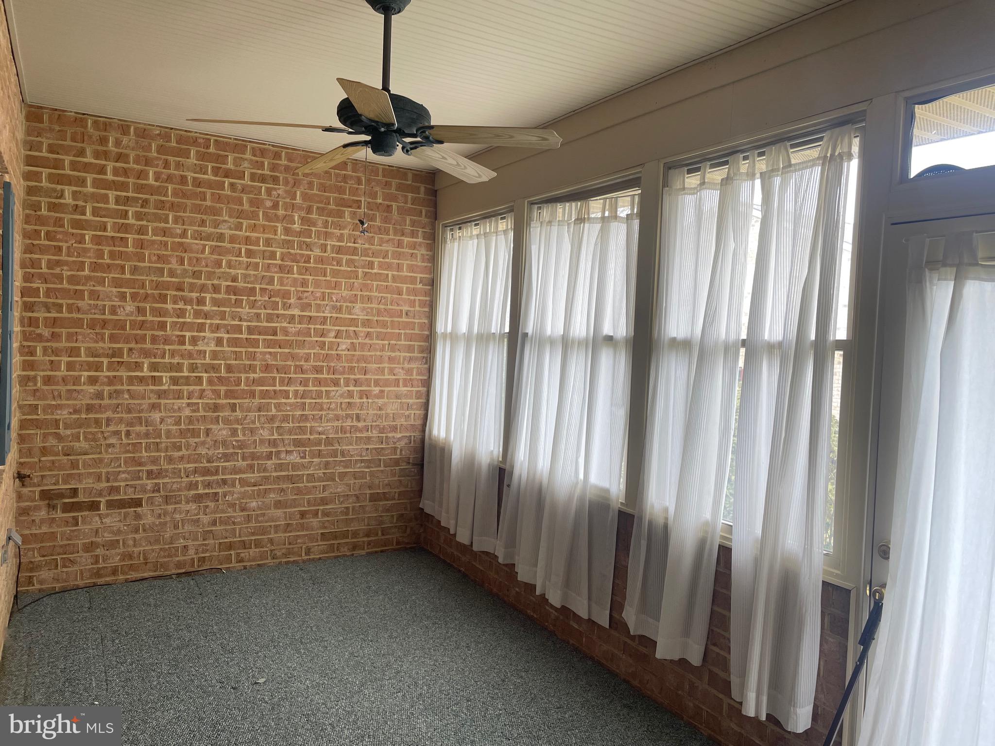 SUMMERLAND MANOR - Residential