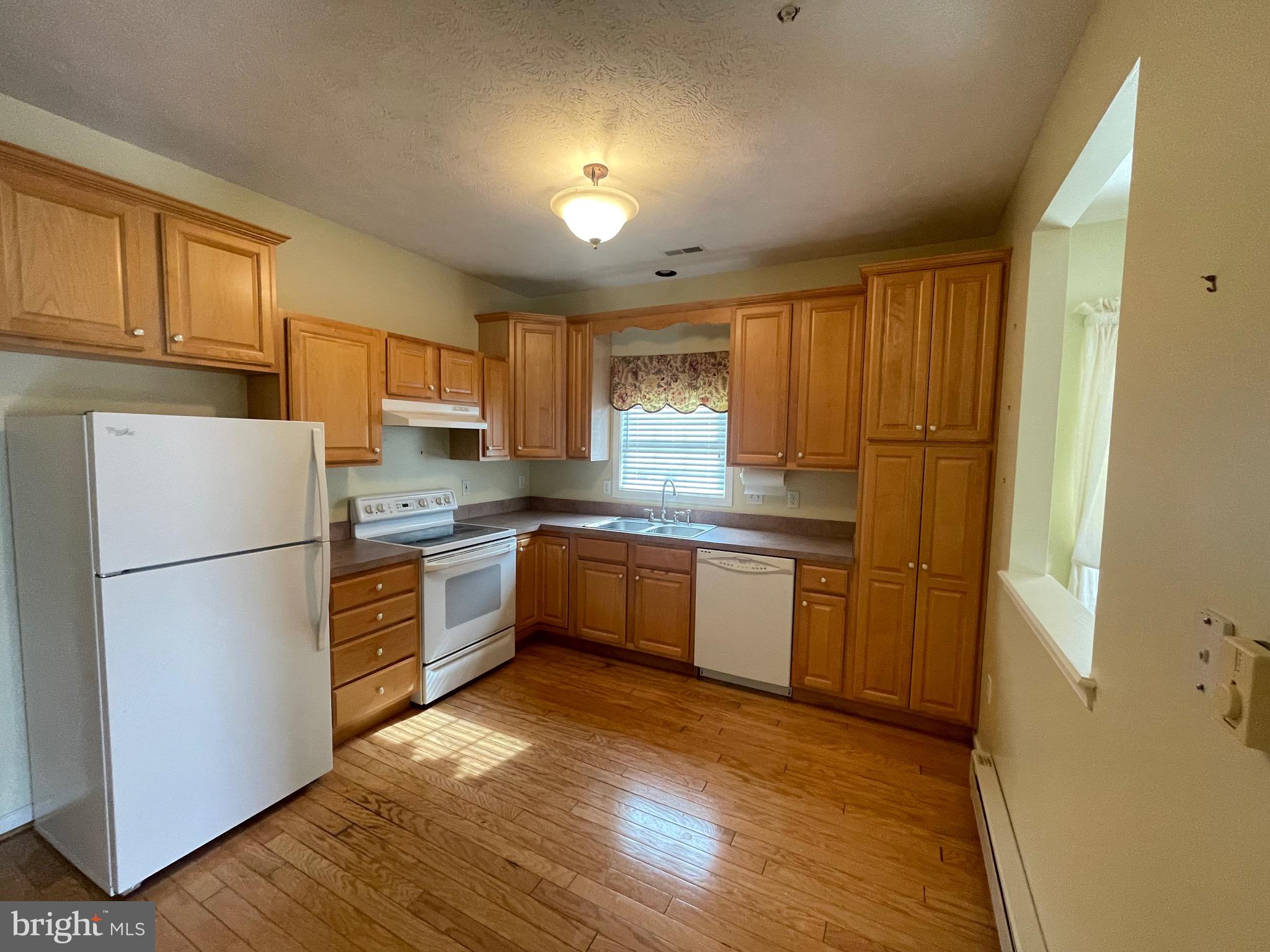 SUMMERLAND MANOR - Residential