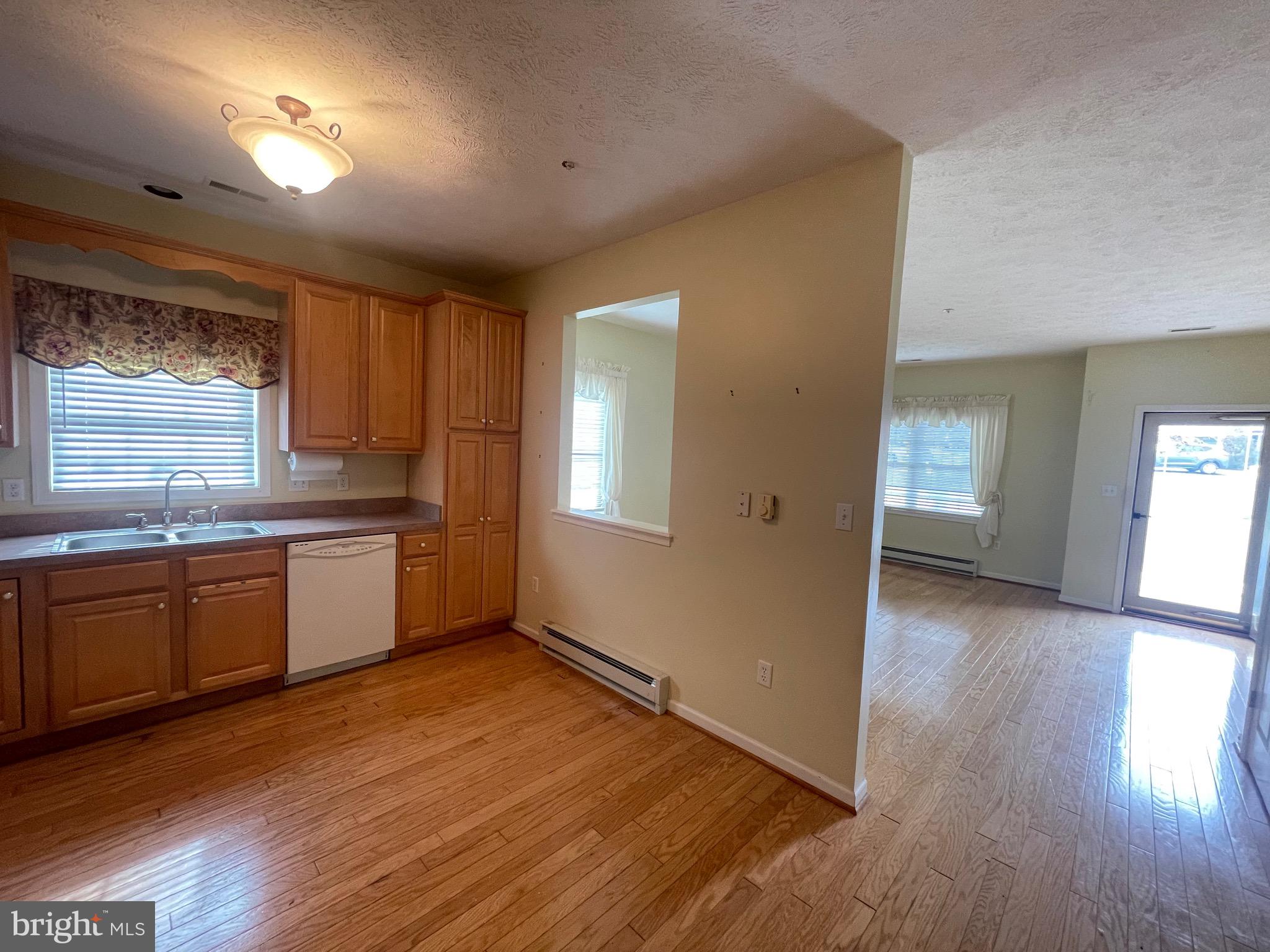 SUMMERLAND MANOR - Residential