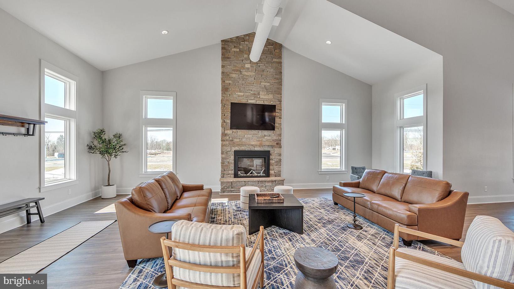 POTTSGROVE HUNT - Residential