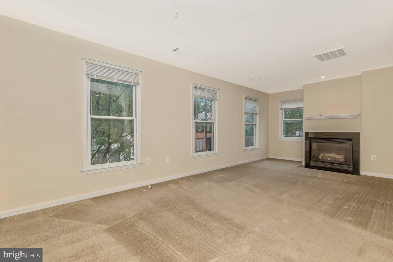 MARKET SQUARE - Residential Lease