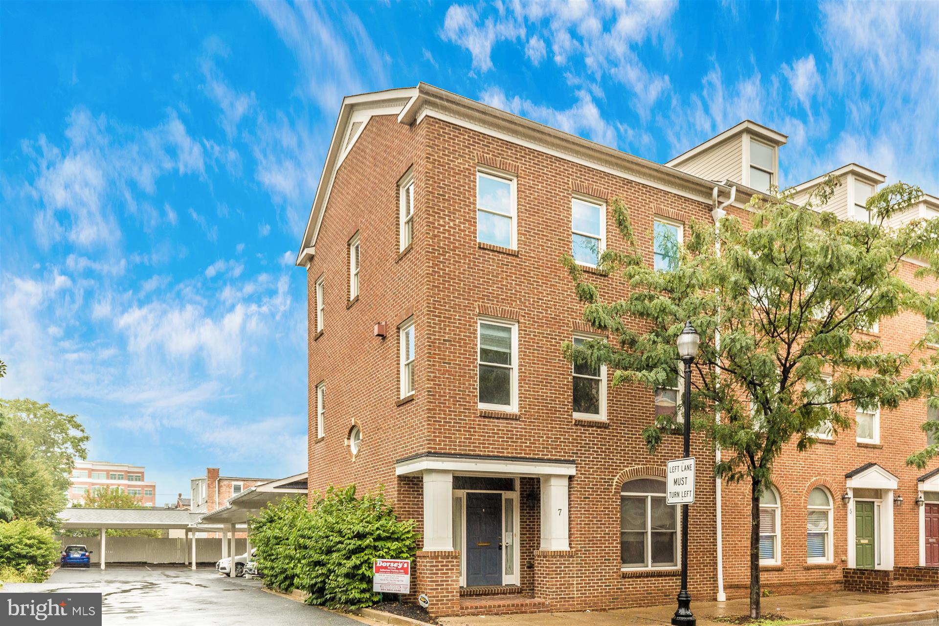 MARKET SQUARE - Residential Lease