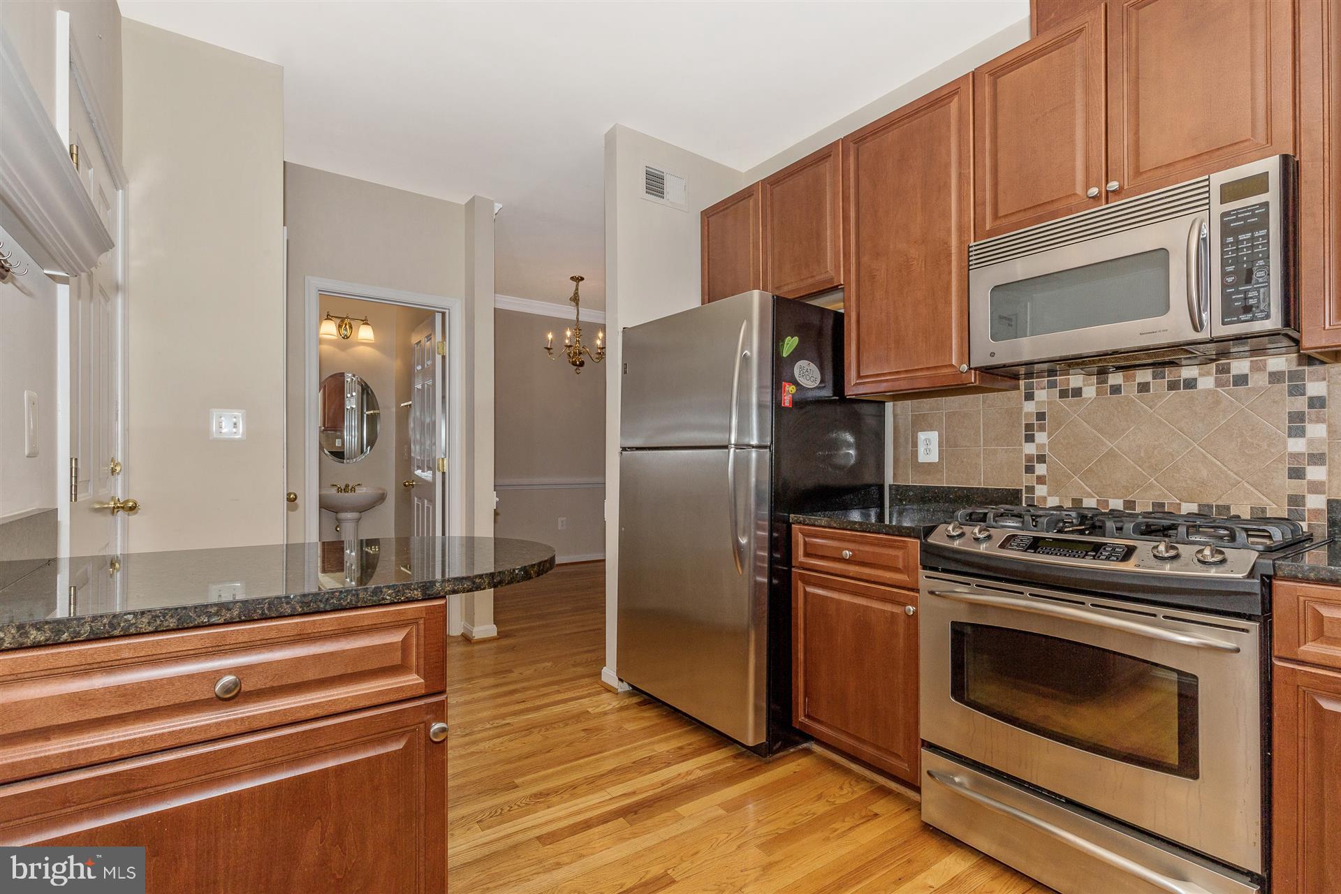 MARKET SQUARE - Residential Lease