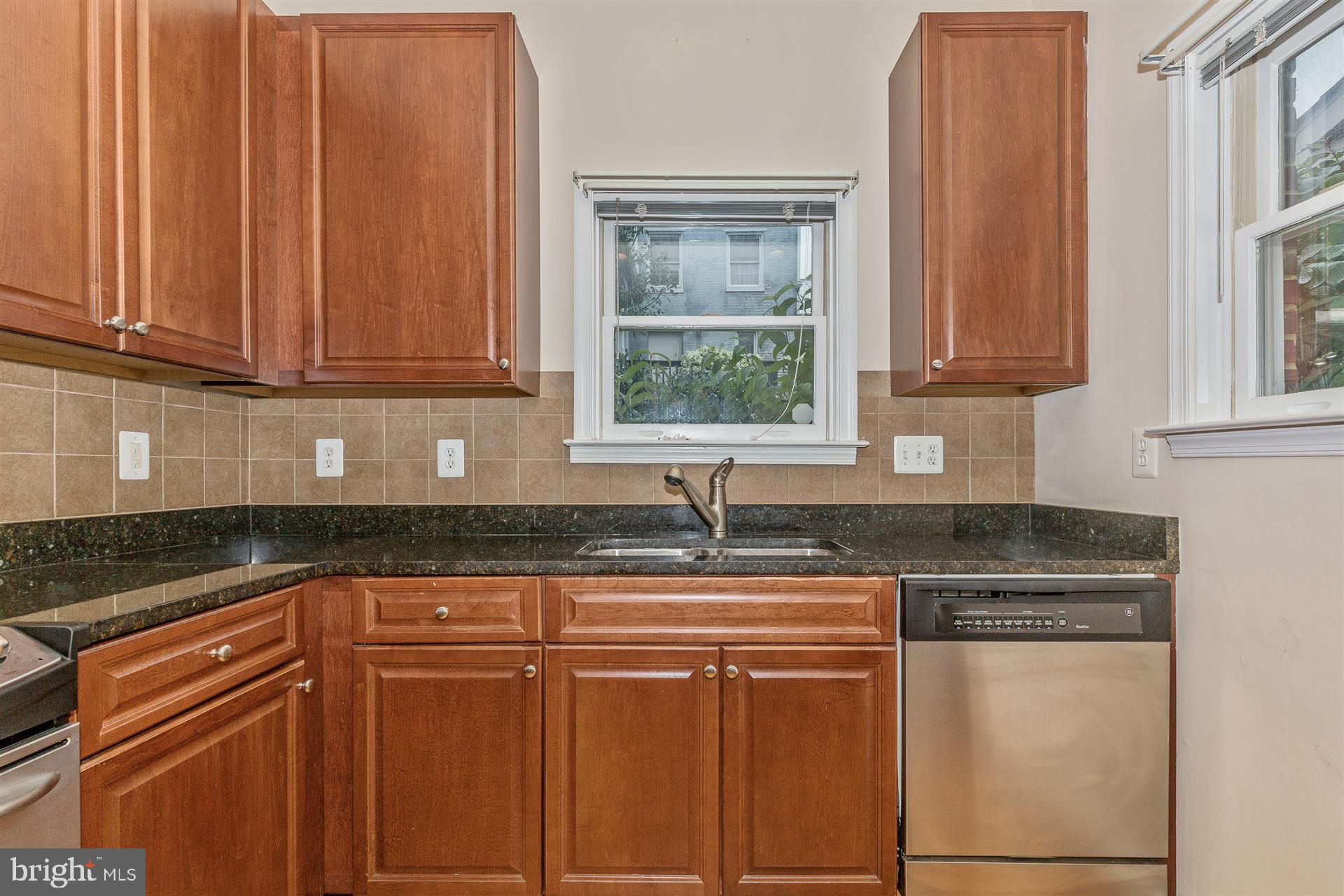 MARKET SQUARE - Residential Lease