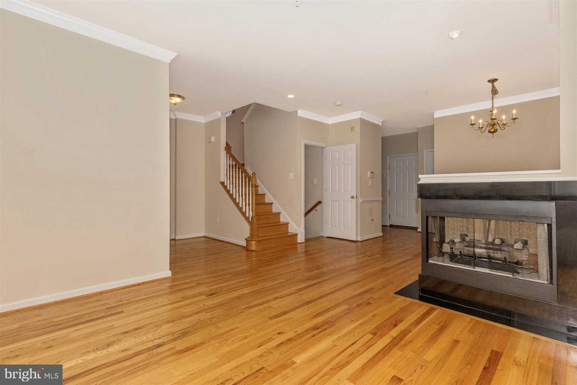 MARKET SQUARE - Residential Lease