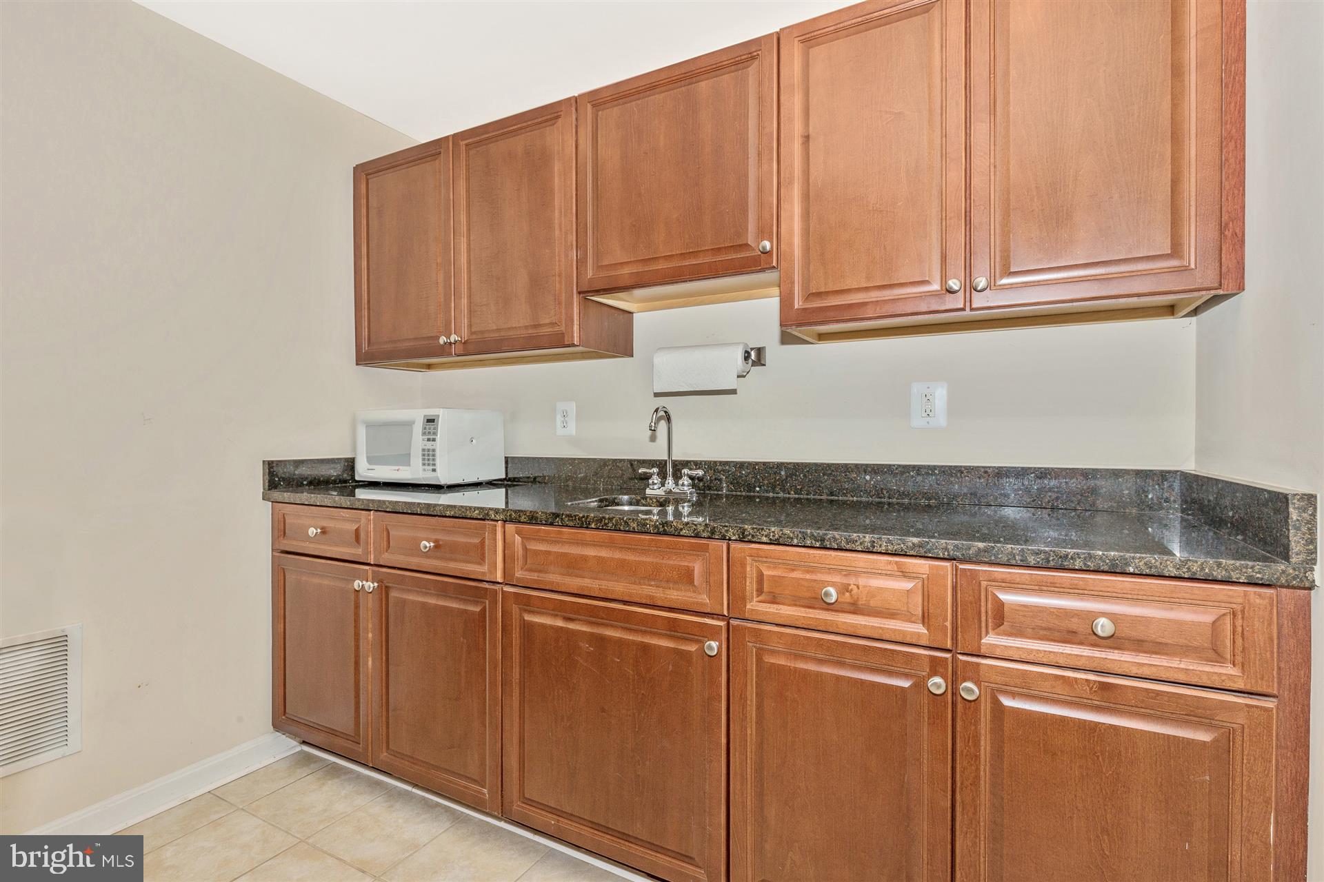 MARKET SQUARE - Residential Lease