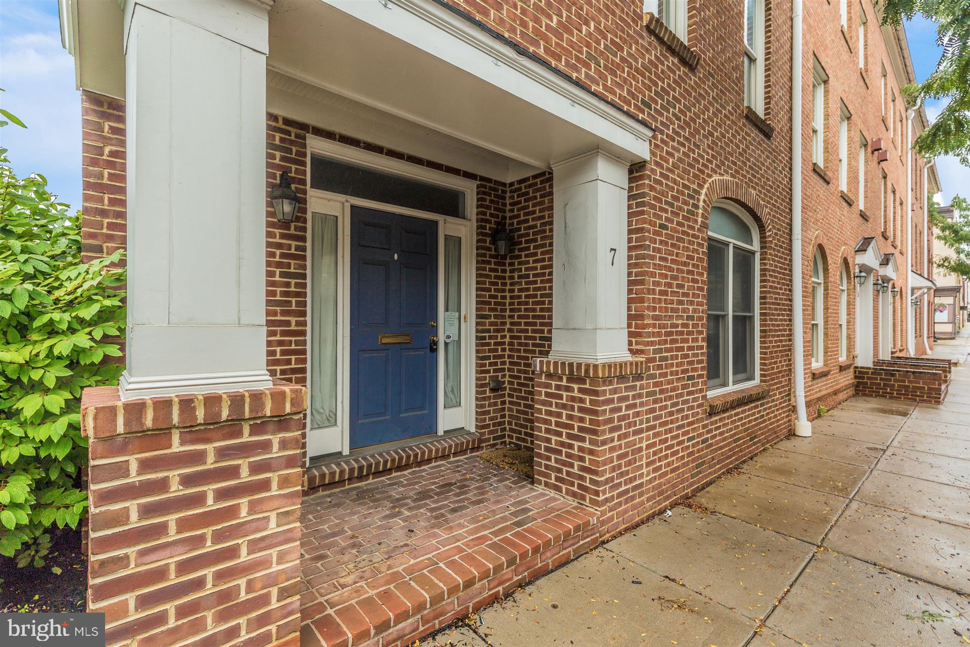 MARKET SQUARE - Residential Lease